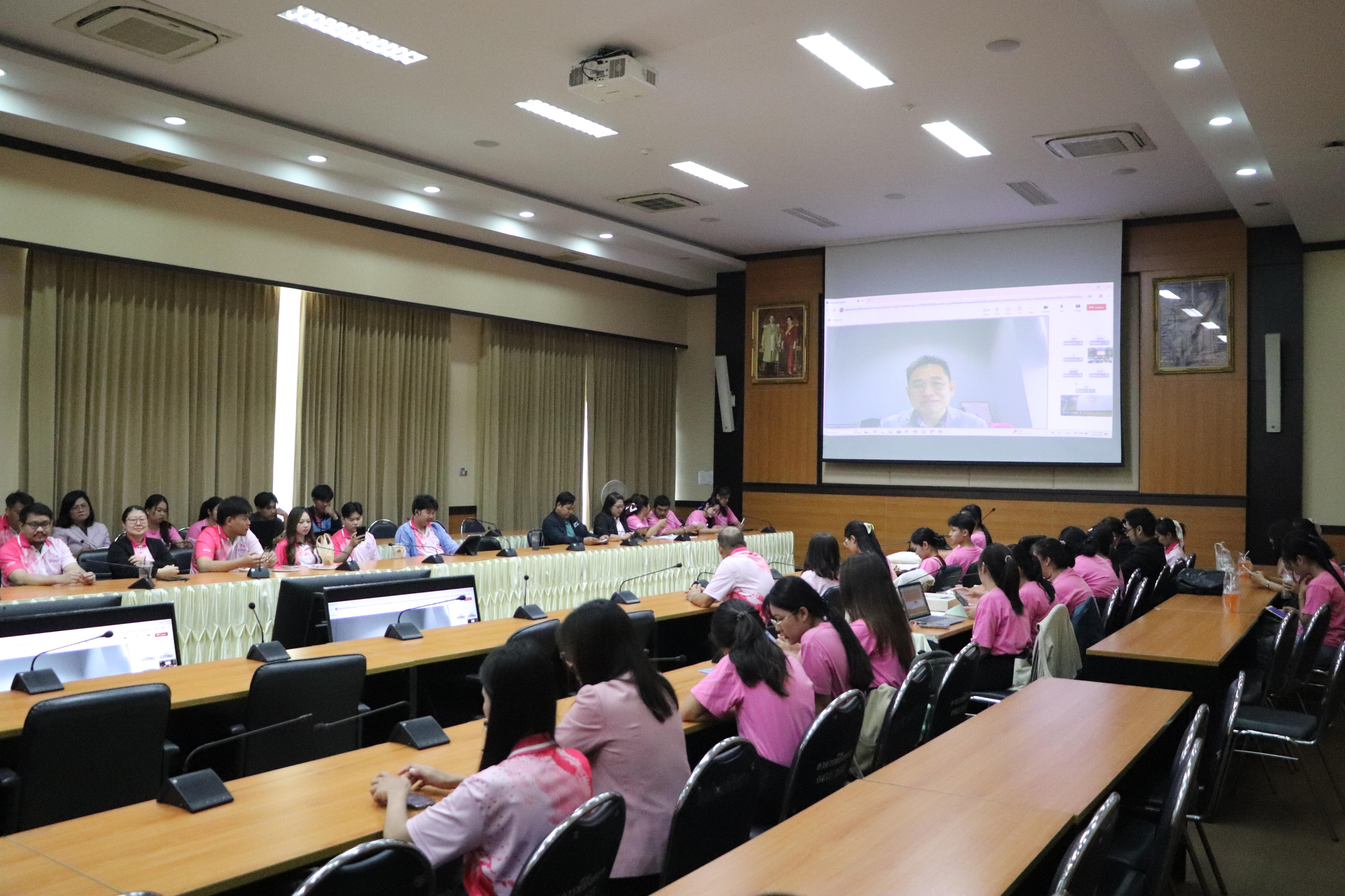 4. การนำเสนอผลสัมฤทธิ์ พร้อมทั้งเยี่ยมชมนิทรรศการ ณ บริเวณลานอเนกประสงค์ ชั้น 1 อาคารเรียนรวมและอำนวยการ (อาคาร 14)