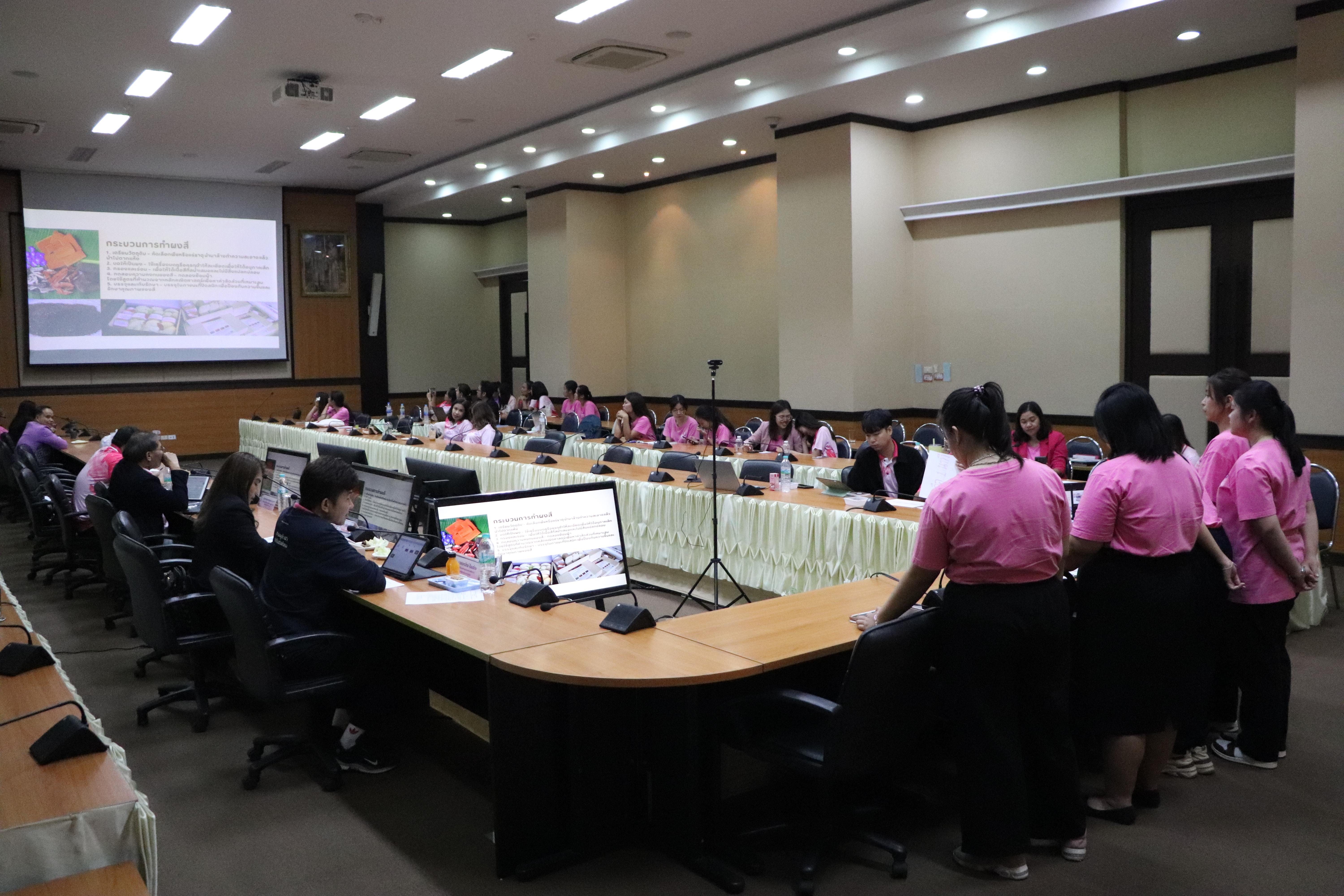 24. การนำเสนอผลสัมฤทธิ์ พร้อมทั้งเยี่ยมชมนิทรรศการ ณ บริเวณลานอเนกประสงค์ ชั้น 1 อาคารเรียนรวมและอำนวยการ (อาคาร 14) วันที่ 9 กันยายน 2568