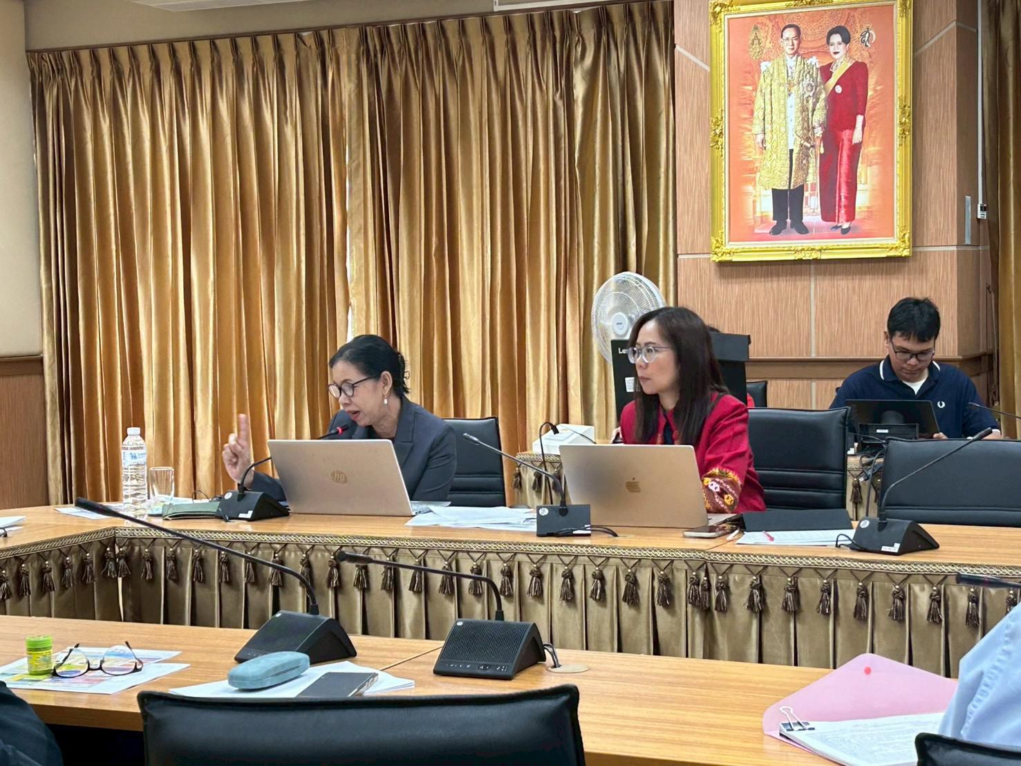 15. การประชุมคณะ ผู้บริหารสำนัก สถาบัน และกองงาน เพื่อหารือแนวทางการขับเคลื่อน “THAPUTSA MODEL” ชั้น 8 อาคารเรียนรวมและอำนวยการ (อาคาร 14) เมื่อวันที่ 30 กันยายน 2568