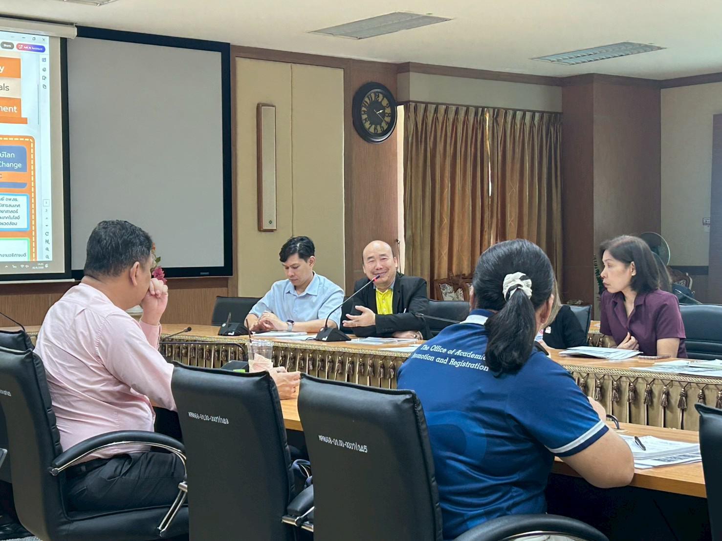 19. การประชุมคณะ ผู้บริหารสำนัก สถาบัน และกองงาน เพื่อหารือแนวทางการขับเคลื่อน “THAPUTSA MODEL” ชั้น 8 อาคารเรียนรวมและอำนวยการ (อาคาร 14) เมื่อวันที่ 30 กันยายน 2568