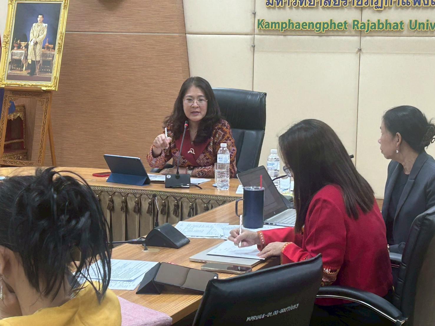 4. ประชุมวาระพิเศษ โครงการ “นวัตกรรมสิ่งทอจากทรัพยากรธรรมชาติ สร้างมูลค่า เพิ่มรายได้ เพื่อชุมชนยั่งยืน” ชั้น 8 อาคารเรียนรวมและอำนวยการ (อาคาร 14) วันที่ 30 กันยายน 2568