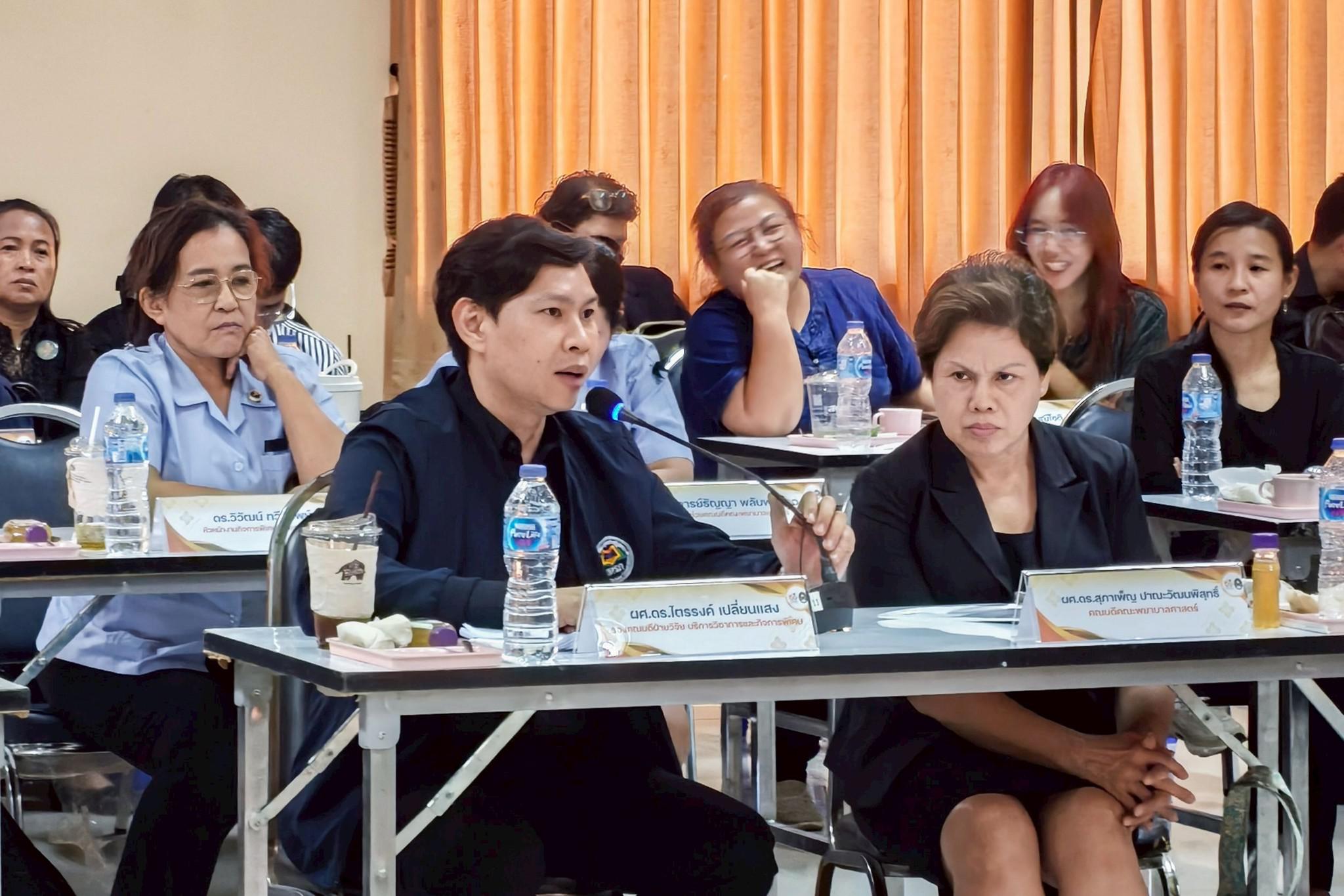 4. การประชุมปรึกษาหารือเกี่ยวกับการผลดำเนินงานโครงการยุทธศาสตร์มหาวิทยาลัยราชภัฏเพื่อการพัฒนาท้องถิ่น ประจำปีงบประมาณ 2568 และเพื่อวางแผนขับเคลื่อนโมเดลขจัดความยากจน ประจำปีงบประมาณ 2569 วันที่ 28 ตุลาคม 2568  ณ ที่ว่าการอำเภอคลองขลุง