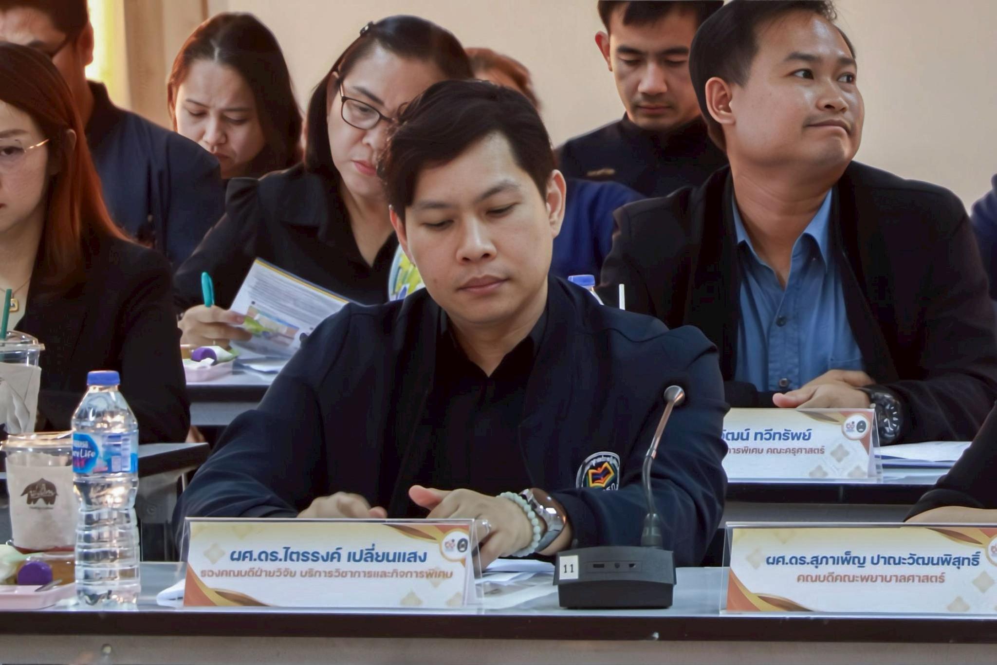 39. การประชุมปรึกษาหารือเกี่ยวกับการผลดำเนินงานโครงการยุทธศาสตร์มหาวิทยาลัยราชภัฏเพื่อการพัฒนาท้องถิ่น ประจำปีงบประมาณ 2568 และเพื่อวางแผนขับเคลื่อนโมเดลขจัดความยากจน ประจำปีงบประมาณ 2569 ณ ที่ว่าการอำเภอคลองขลุง วันที่ 28 ตุลาคม 2568