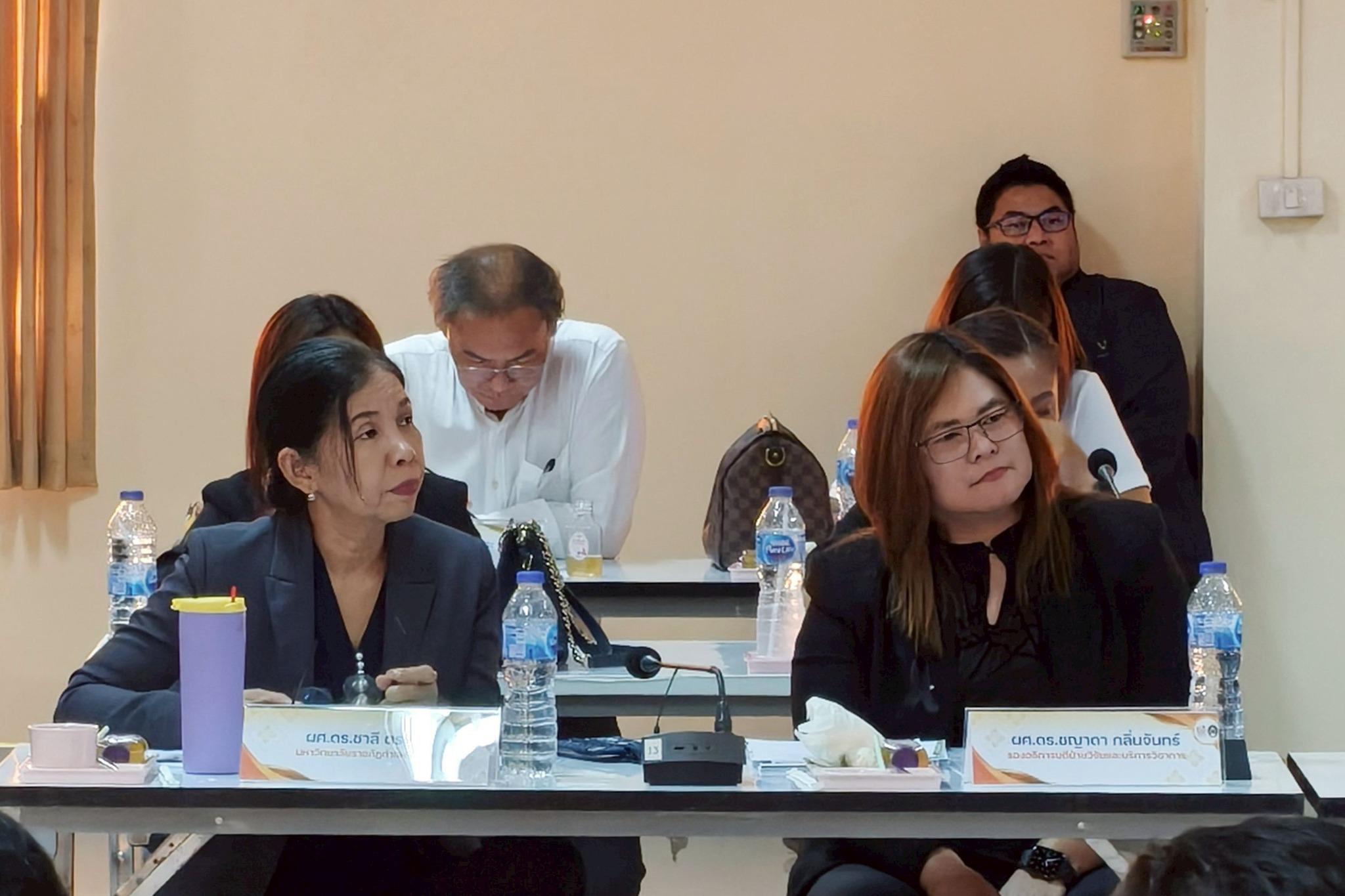 74. การประชุมปรึกษาหารือเกี่ยวกับการผลดำเนินงานโครงการยุทธศาสตร์มหาวิทยาลัยราชภัฏเพื่อการพัฒนาท้องถิ่น ประจำปีงบประมาณ 2568 และเพื่อวางแผนขับเคลื่อนโมเดลขจัดความยากจน ประจำปีงบประมาณ 2569 ณ ที่ว่าการอำเภอคลองขลุง วันที่ 28 ตุลาคม 2568