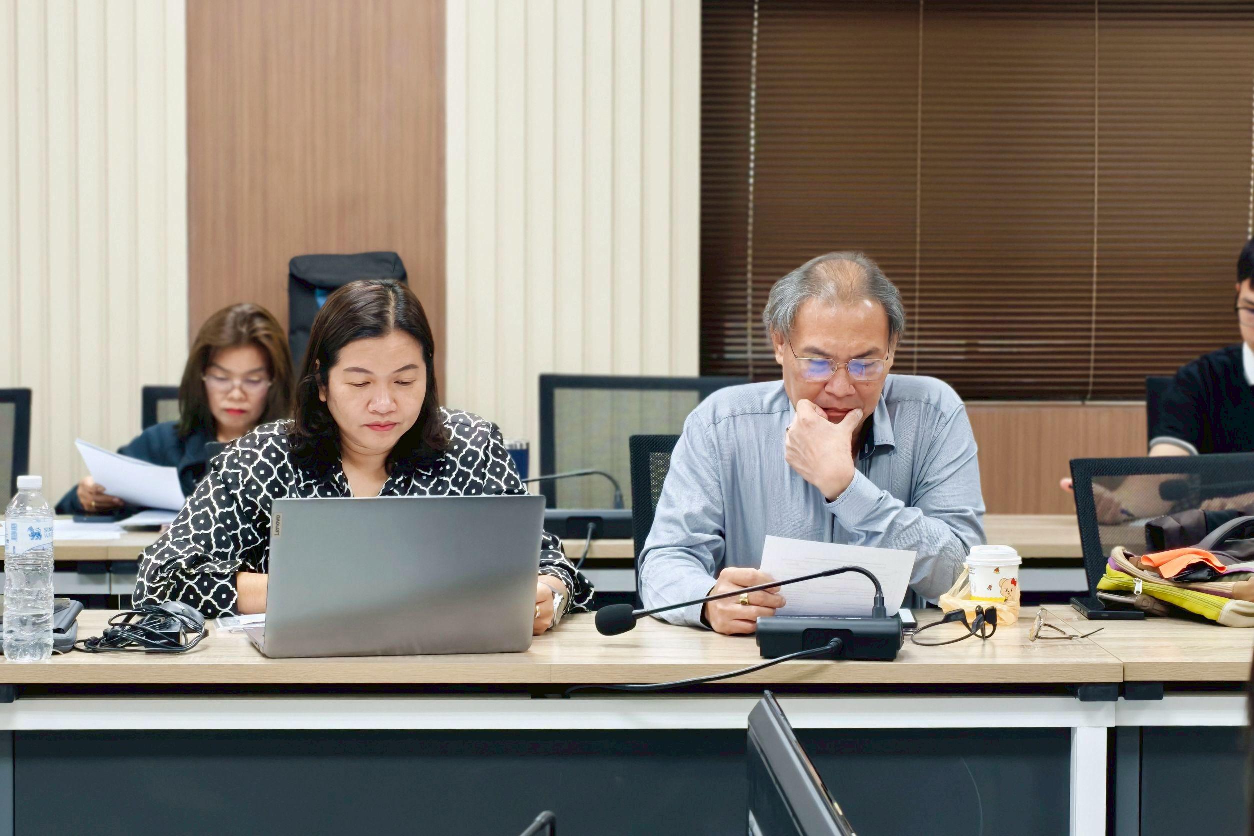 13. การประชุมบุคลากรสำนักบริการวิชาการและจัดหารายได้ ณ ห้องประชุมอาคาร LPC วันที่ 30 ตุลาคม 2568