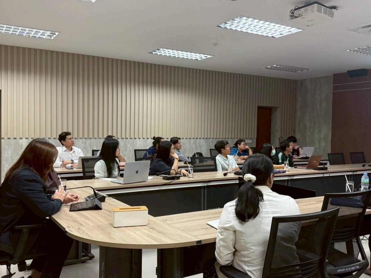 10. ประชุมชี้แจงแก่ผู้รับผิดชอบศูนย์ความเป็นเลิศ จำนวน 13 ศูนย์ ณ LPC วันที่ 21 มกราคม 2569