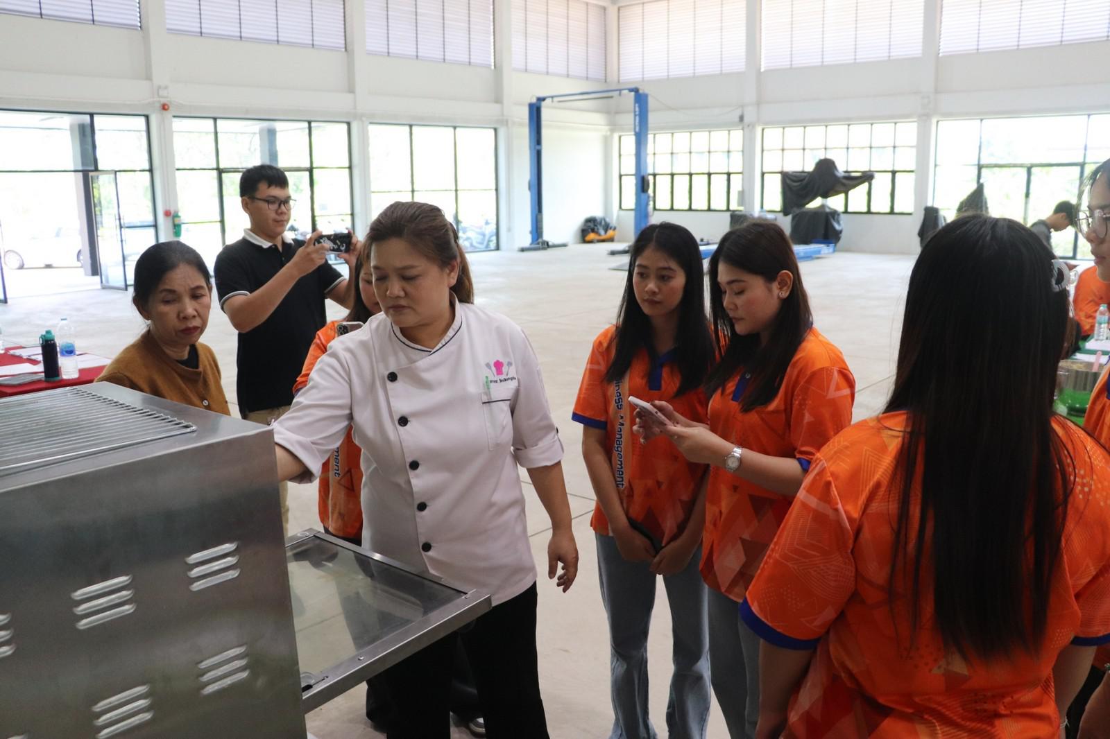 3. โครงการอบรมเชิงปฏิบัติการอาชีพที่ 2 อาชีพทำคุกกี้ข้าวโอ๊ต ณ ศูนย์ LPC วันที่ 24 มกราคม 2569