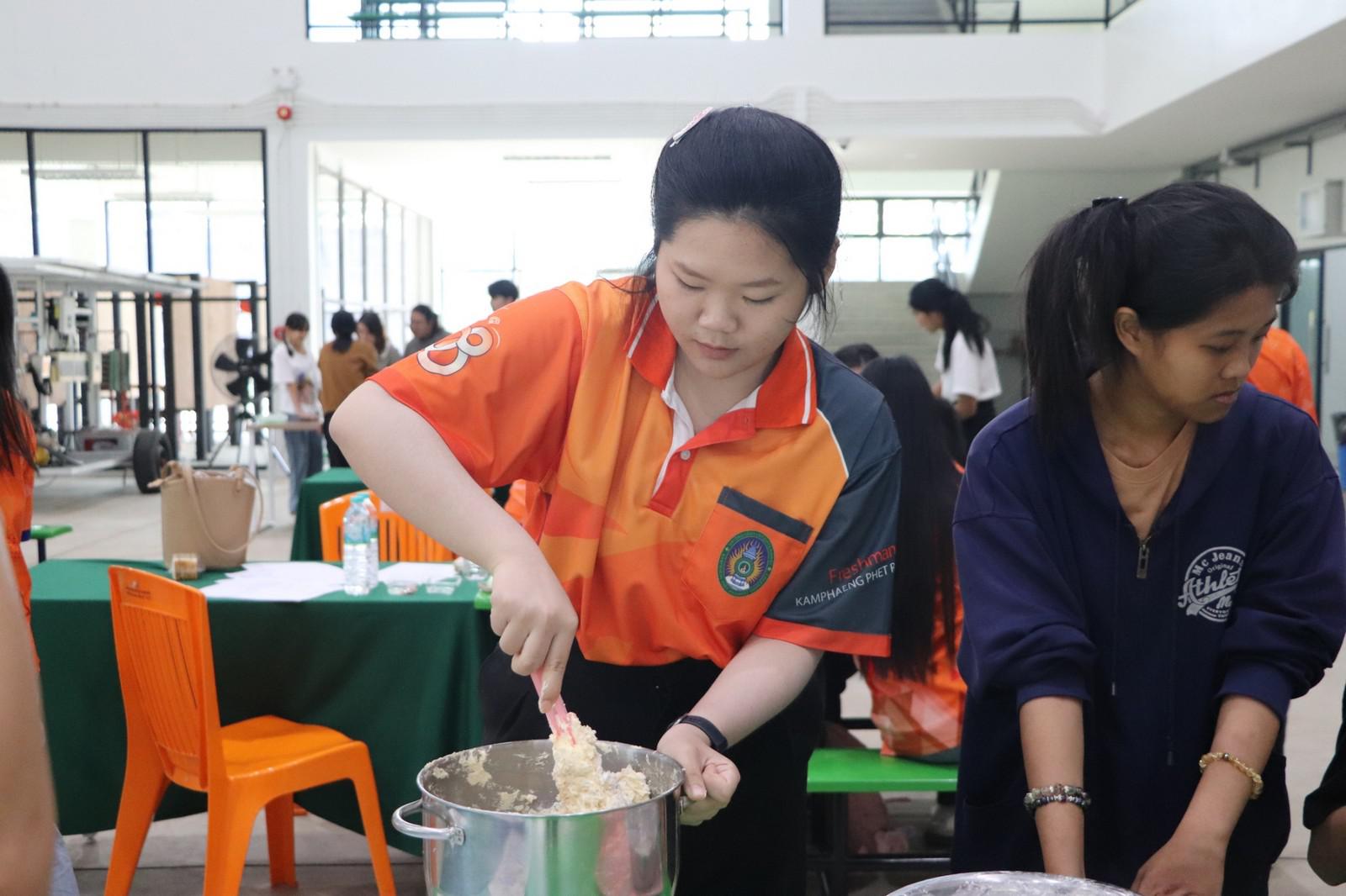 9. ครงการอบรมเชิงปฏิบัติการอาชีพที่ 2 อาชีพทำคุกกี้ข้าวโอ๊ต