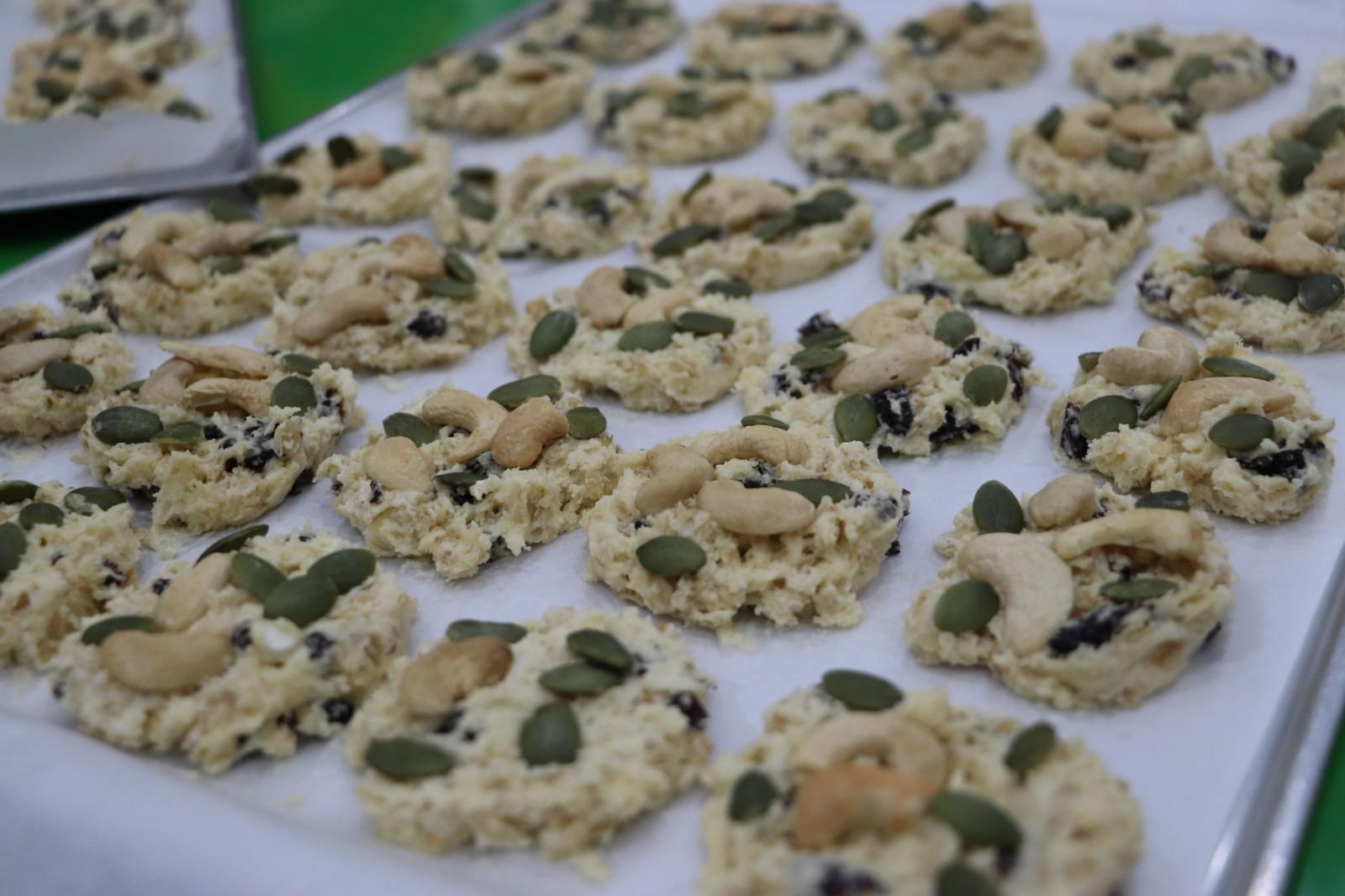 14. ครงการอบรมเชิงปฏิบัติการอาชีพที่ 2 อาชีพทำคุกกี้ข้าวโอ๊ต