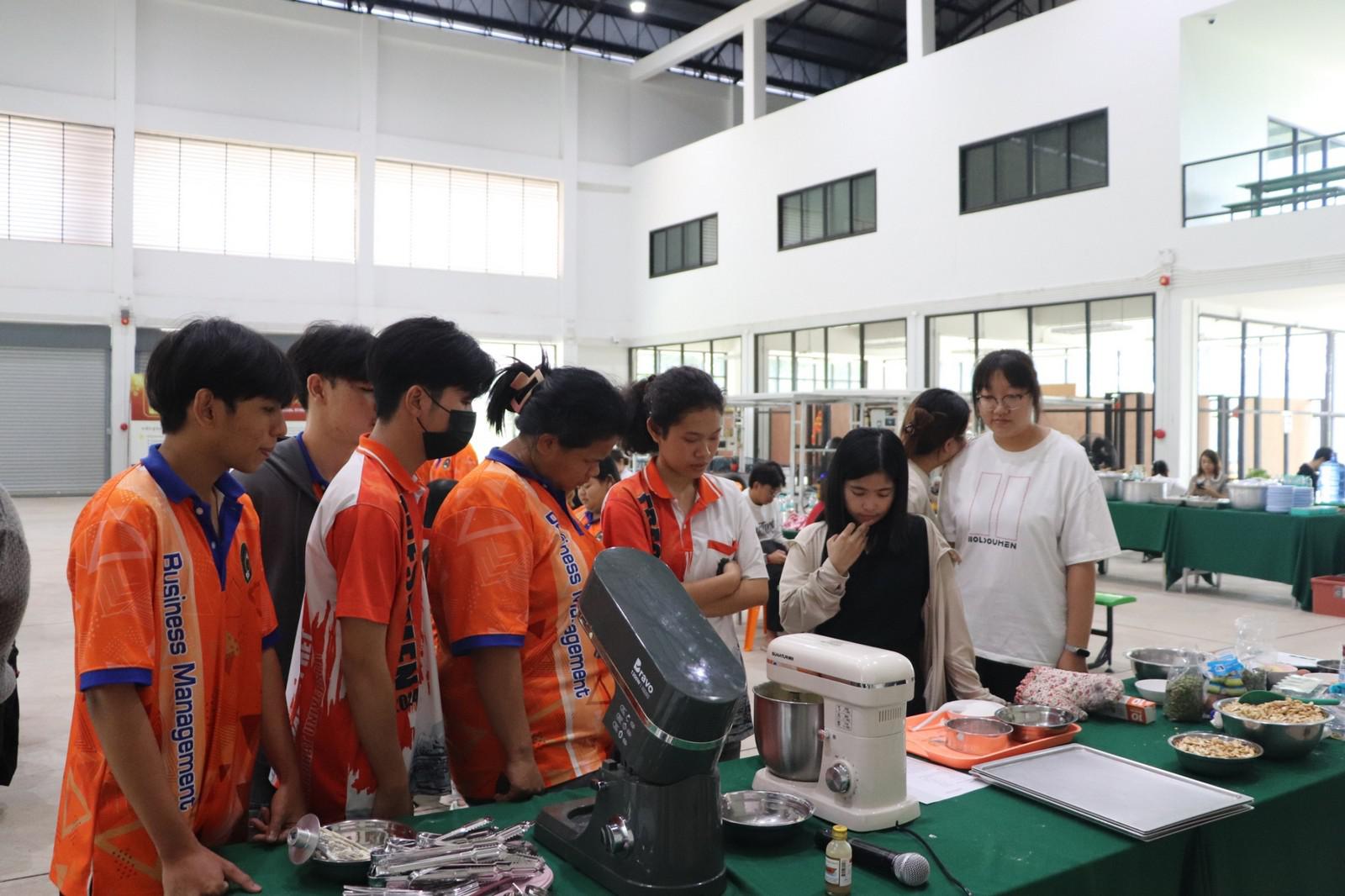 15. ครงการอบรมเชิงปฏิบัติการอาชีพที่ 2 อาชีพทำคุกกี้ข้าวโอ๊ต