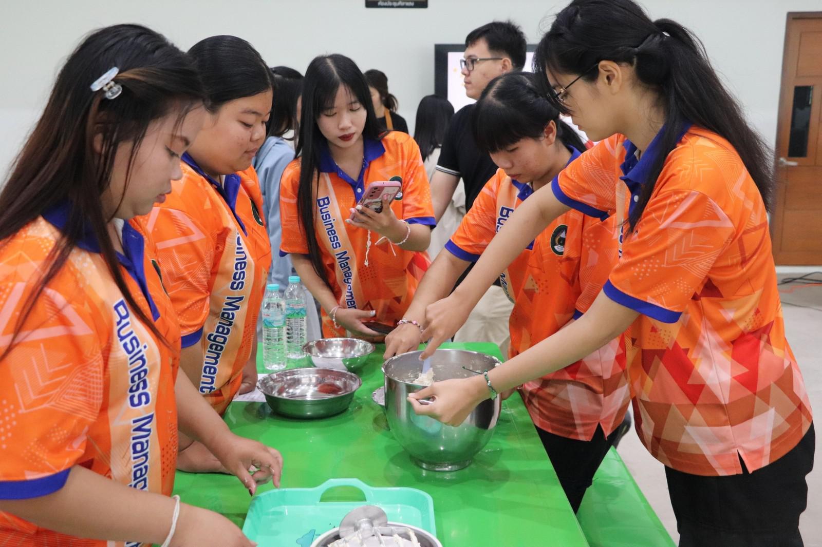 21. ครงการอบรมเชิงปฏิบัติการอาชีพที่ 2 อาชีพทำคุกกี้ข้าวโอ๊ต