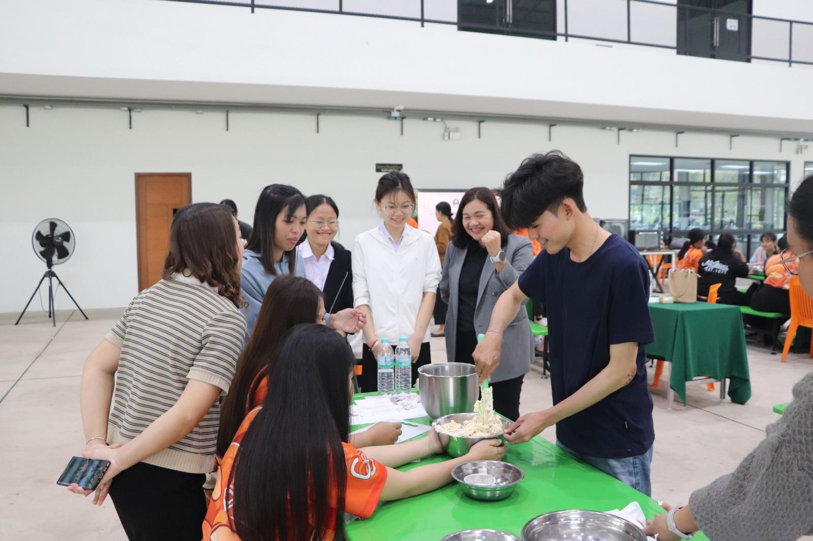 22. ครงการอบรมเชิงปฏิบัติการอาชีพที่ 2 อาชีพทำคุกกี้ข้าวโอ๊ต