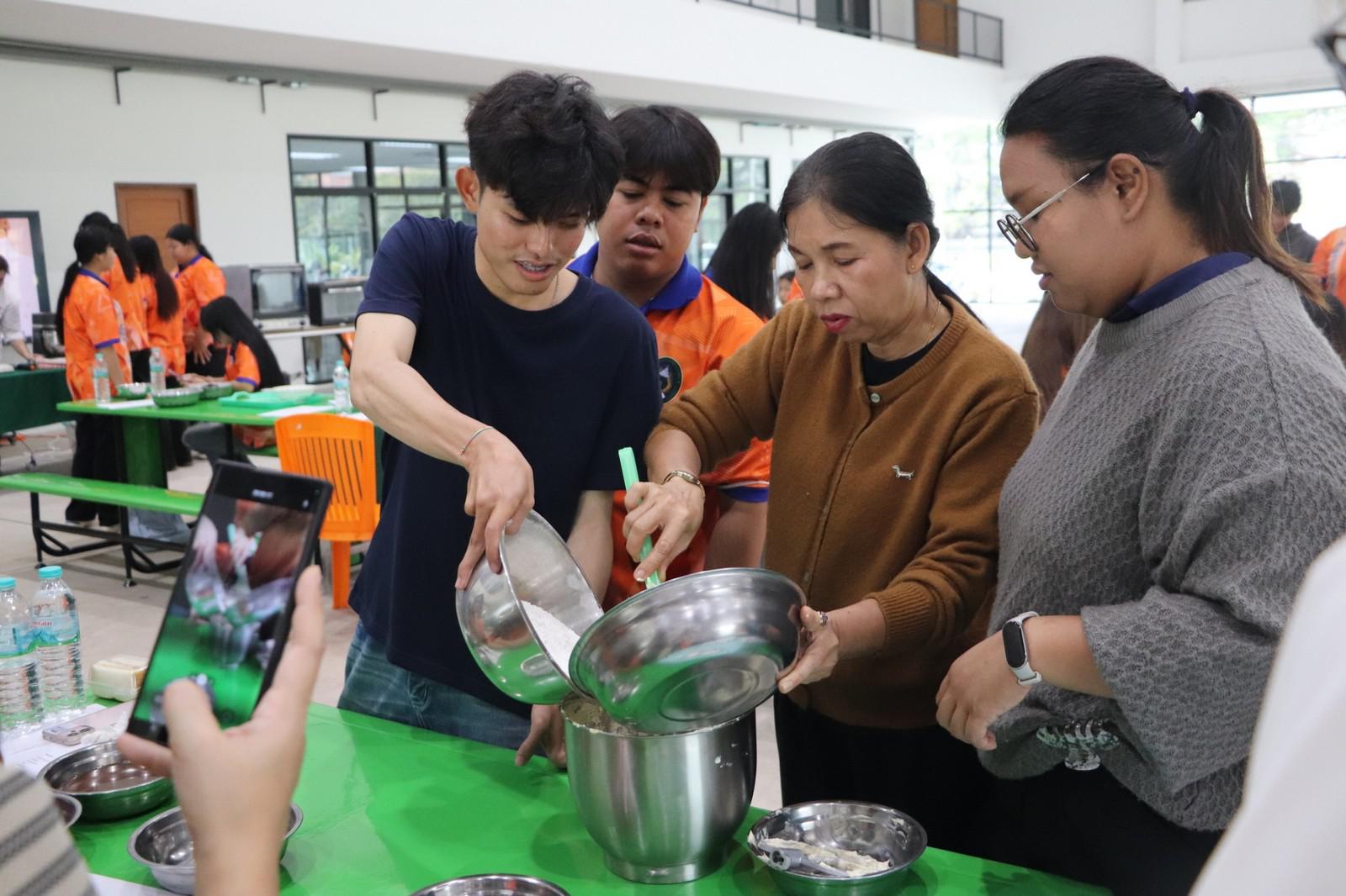 25. ครงการอบรมเชิงปฏิบัติการอาชีพที่ 2 อาชีพทำคุกกี้ข้าวโอ๊ต