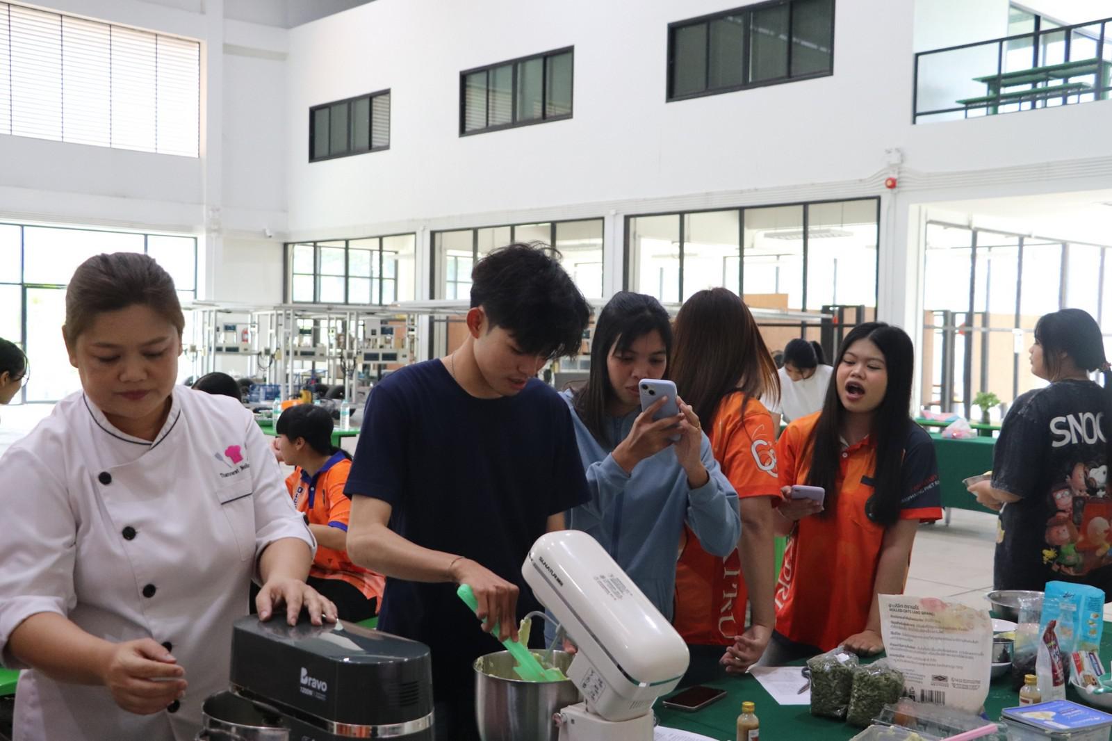 37. ครงการอบรมเชิงปฏิบัติการอาชีพที่ 2 อาชีพทำคุกกี้ข้าวโอ๊ต