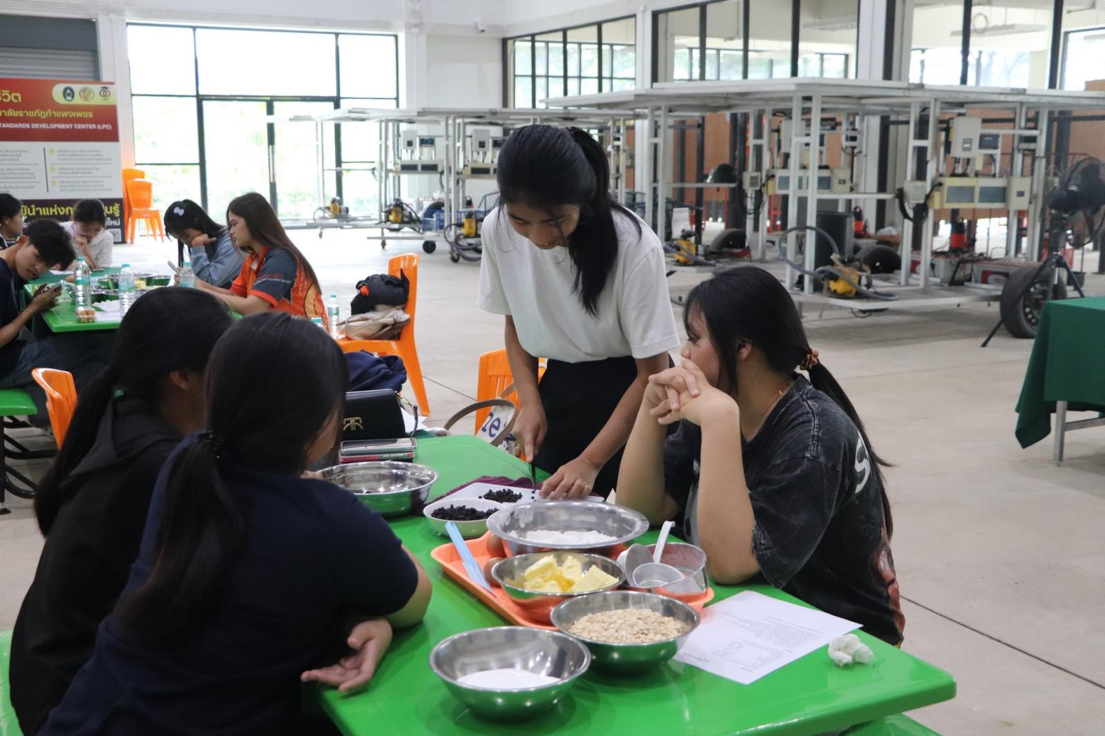 42. ครงการอบรมเชิงปฏิบัติการอาชีพที่ 2 อาชีพทำคุกกี้ข้าวโอ๊ต