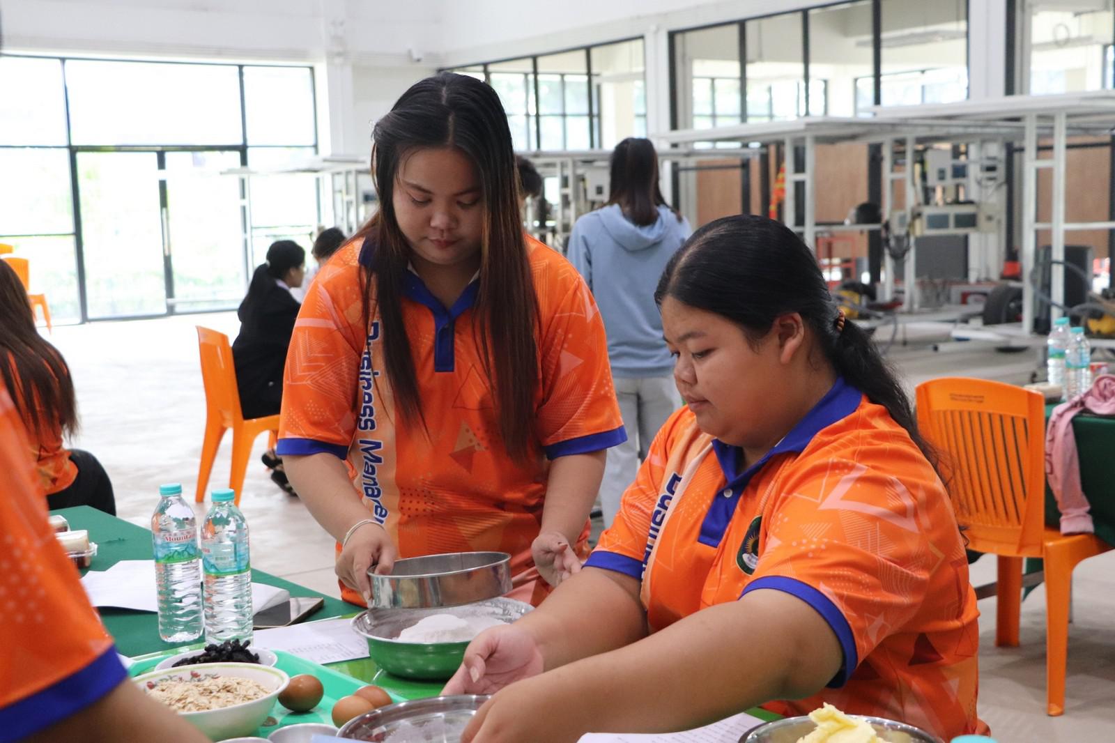 53. ครงการอบรมเชิงปฏิบัติการอาชีพที่ 2 อาชีพทำคุกกี้ข้าวโอ๊ต