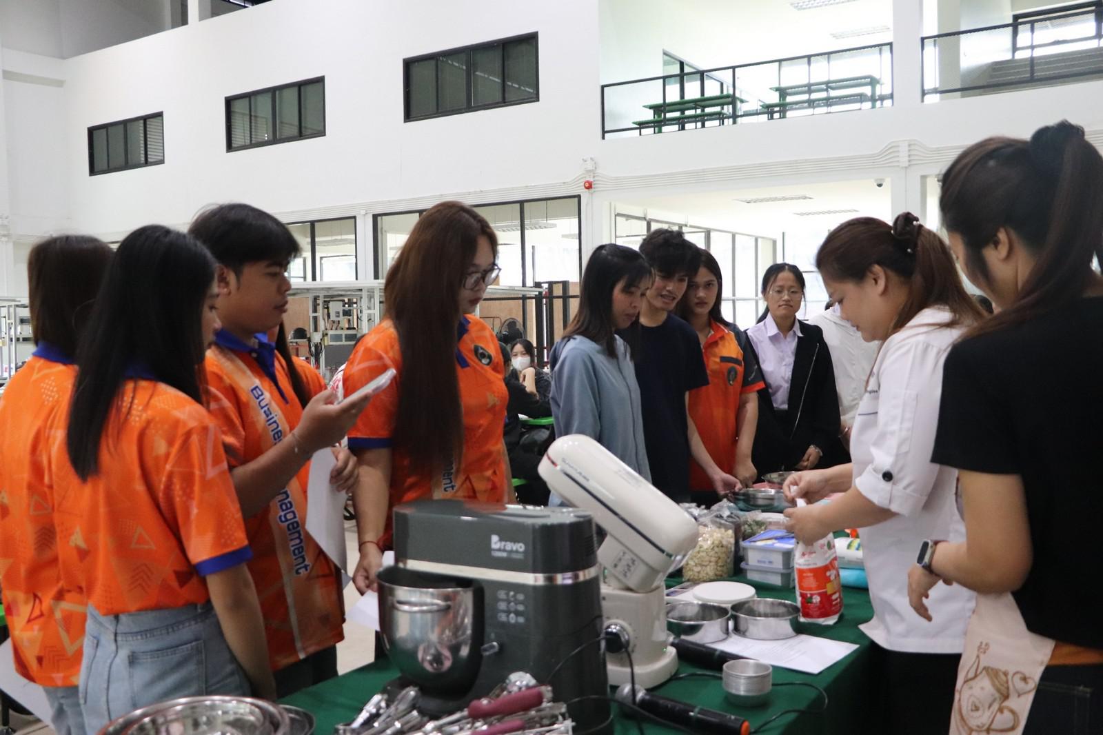 66. ครงการอบรมเชิงปฏิบัติการอาชีพที่ 2 อาชีพทำคุกกี้ข้าวโอ๊ต