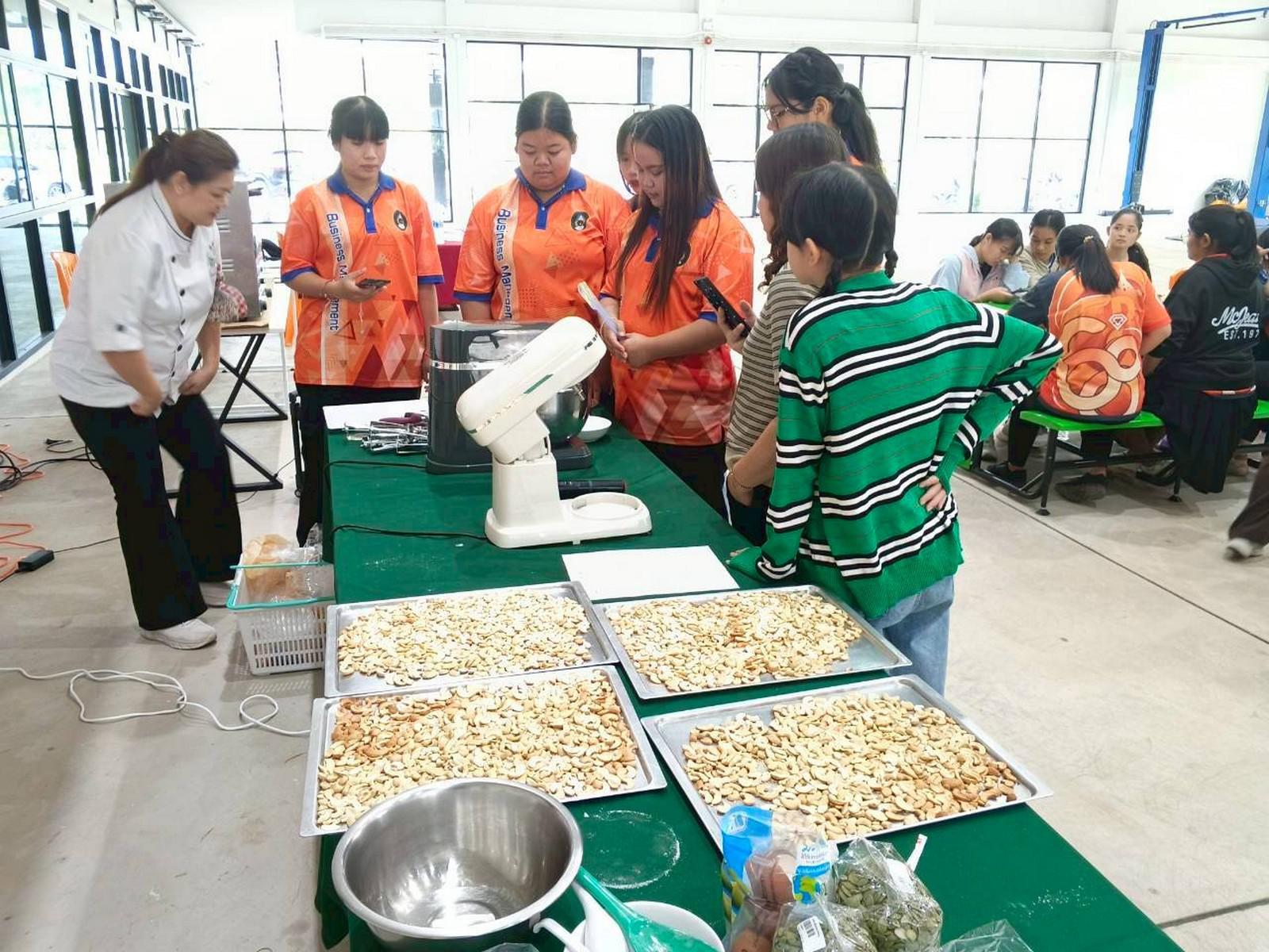 114. ครงการอบรมเชิงปฏิบัติการอาชีพที่ 2 อาชีพทำคุกกี้ข้าวโอ๊ต