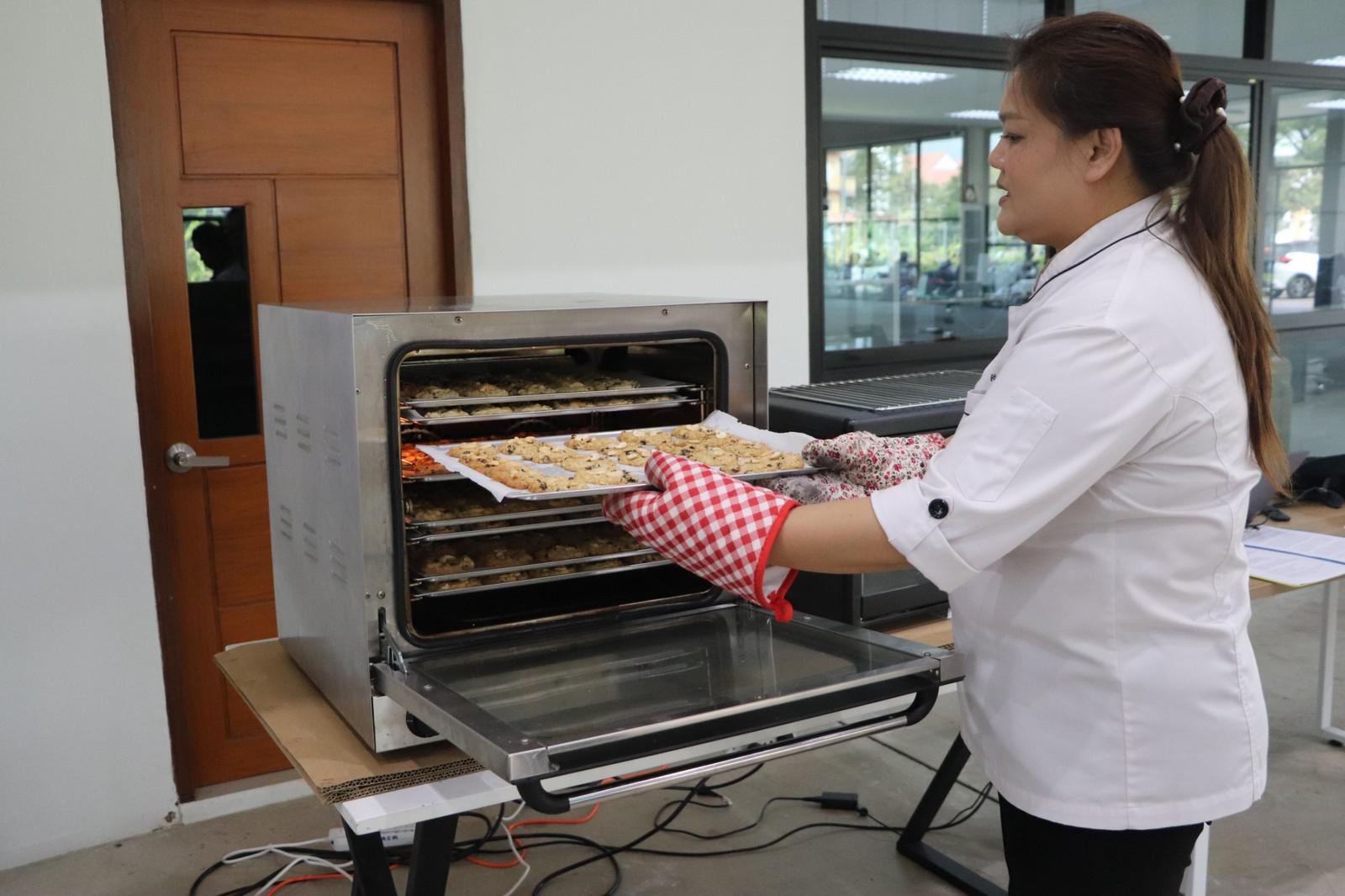 155. ครงการอบรมเชิงปฏิบัติการอาชีพที่ 2 อาชีพทำคุกกี้ข้าวโอ๊ต