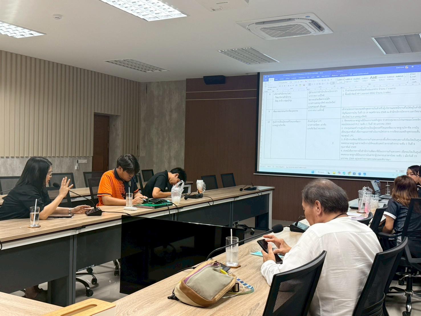 2. ประชุมบุคลากรประจำสำนักบริการวิชาการและจัดหารายได้ ครั้งที่ 2/2569 ณ LPC วันที่ 3 กุมภาพันธ์ 2569