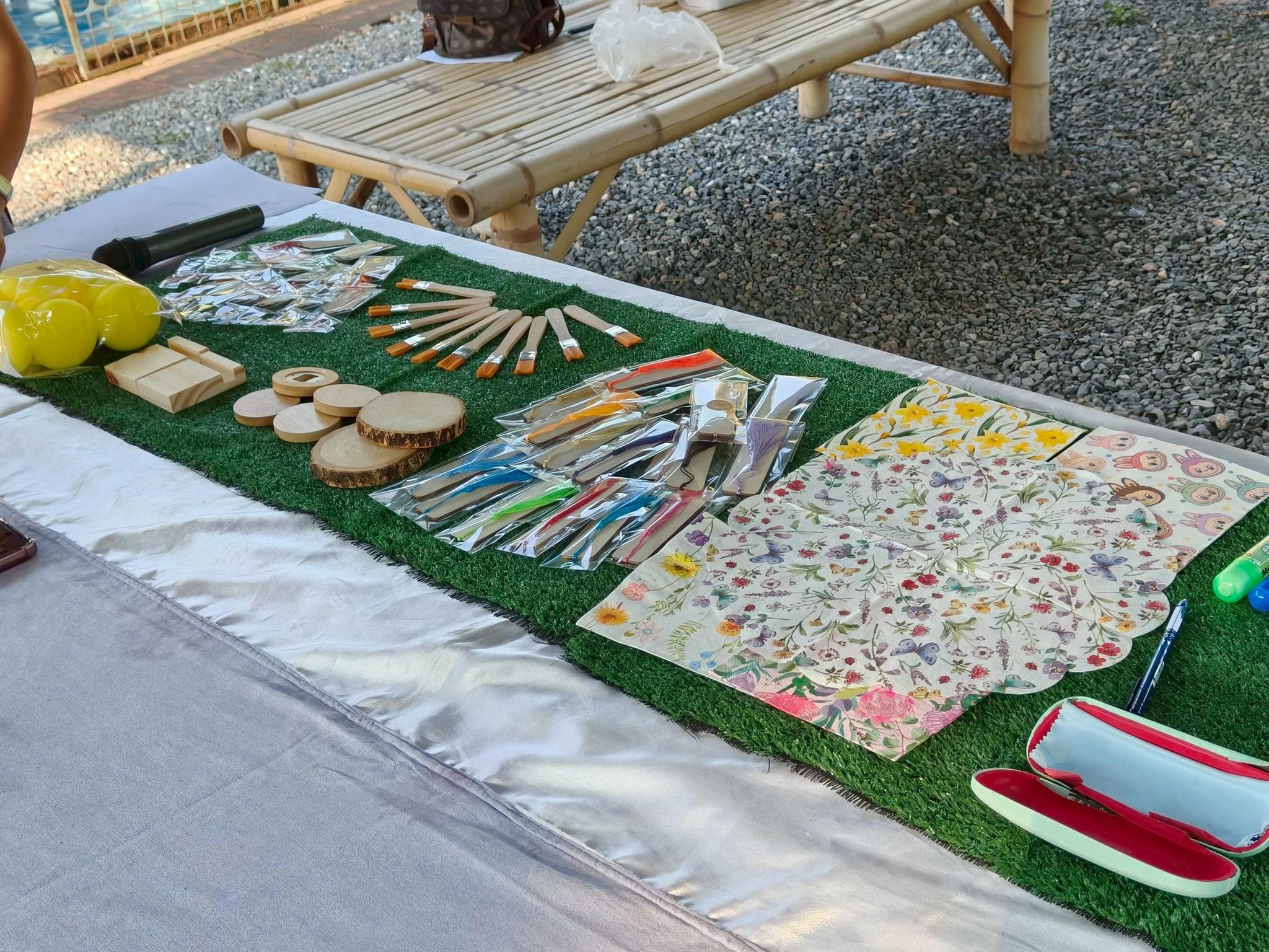 11. กิจกรรม อบรมเชิงปฏิบัติการการทำแมกเนทติดตู้เย็นจากผ้ามัดย้อม วันที่ 12 กุมภาพันธ์ 2569 ณ ที่ทำการวิสาหกิจชุมชนกลุ่มสินค้าชุมชนคนท่าพุทรา