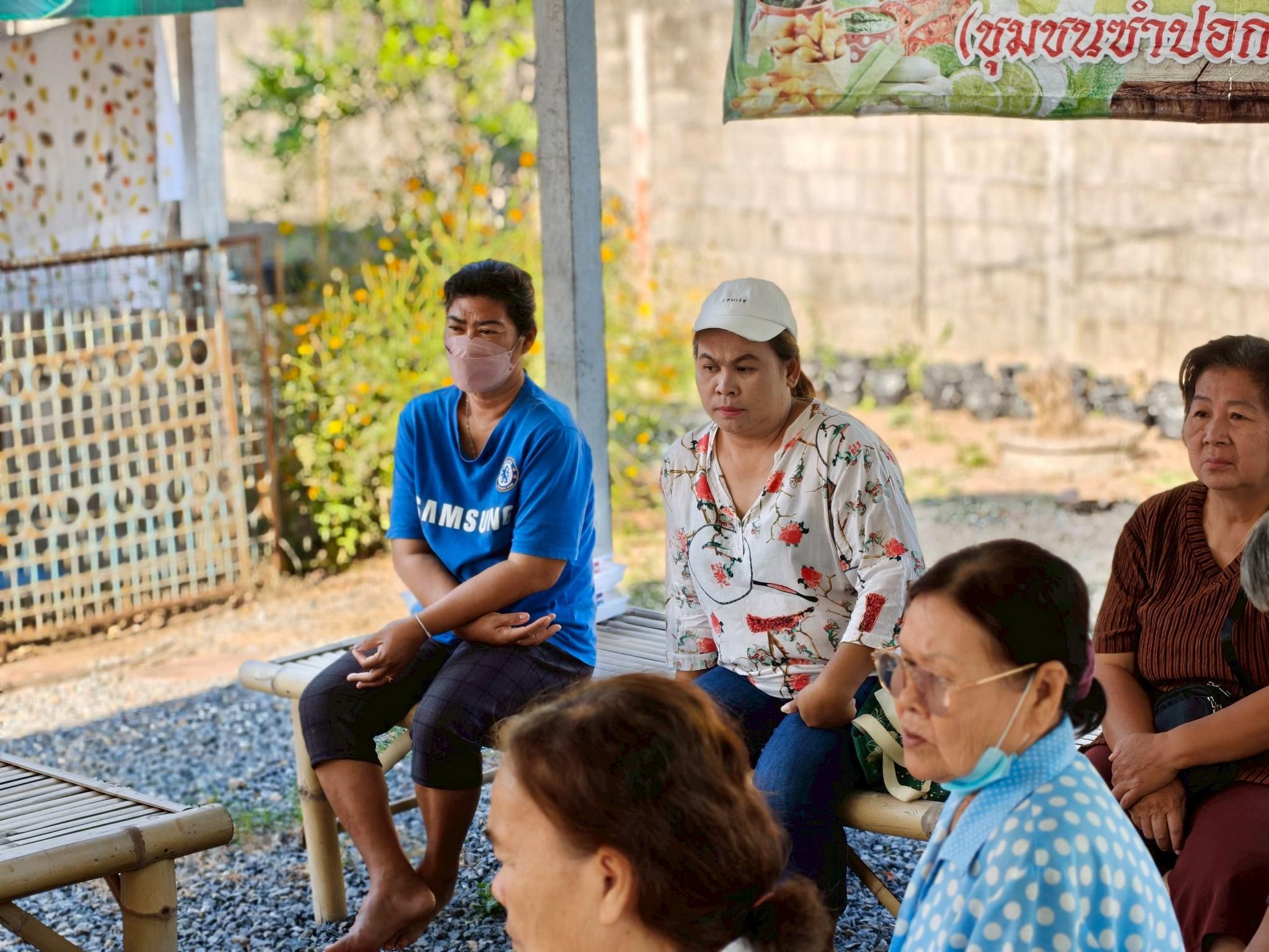 21. กิจกรรม อบรมเชิงปฏิบัติการการทำแมกเนทติดตู้เย็นจากผ้ามัดย้อม วันที่ 12 กุมภาพันธ์ 2569 ณ ที่ทำการวิสาหกิจชุมชนกลุ่มสินค้าชุมชนคนท่าพุทรา