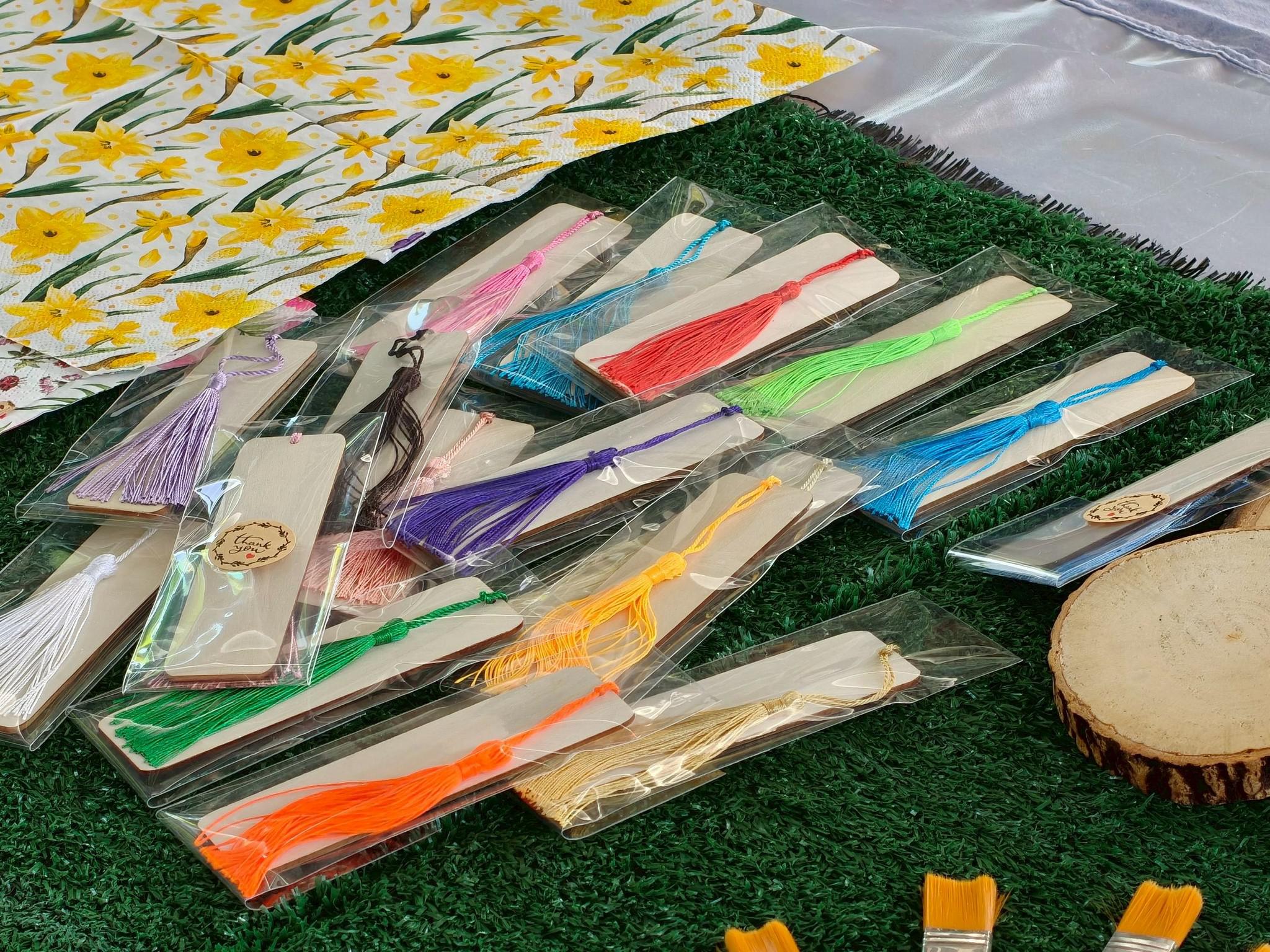 28. กิจกรรม อบรมเชิงปฏิบัติการการทำแมกเนทติดตู้เย็นจากผ้ามัดย้อม วันที่ 12 กุมภาพันธ์ 2569 ณ ที่ทำการวิสาหกิจชุมชนกลุ่มสินค้าชุมชนคนท่าพุทรา