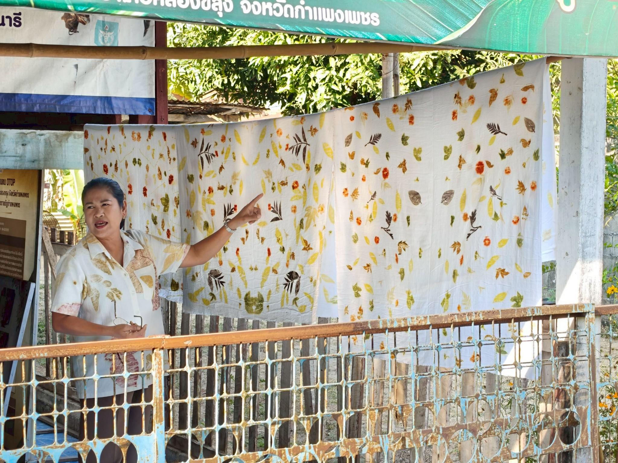 8. อบรมเชิงปฏิบัติการการทำแมกเนทติดตู้เย็นจากผ้ามัดย้อม