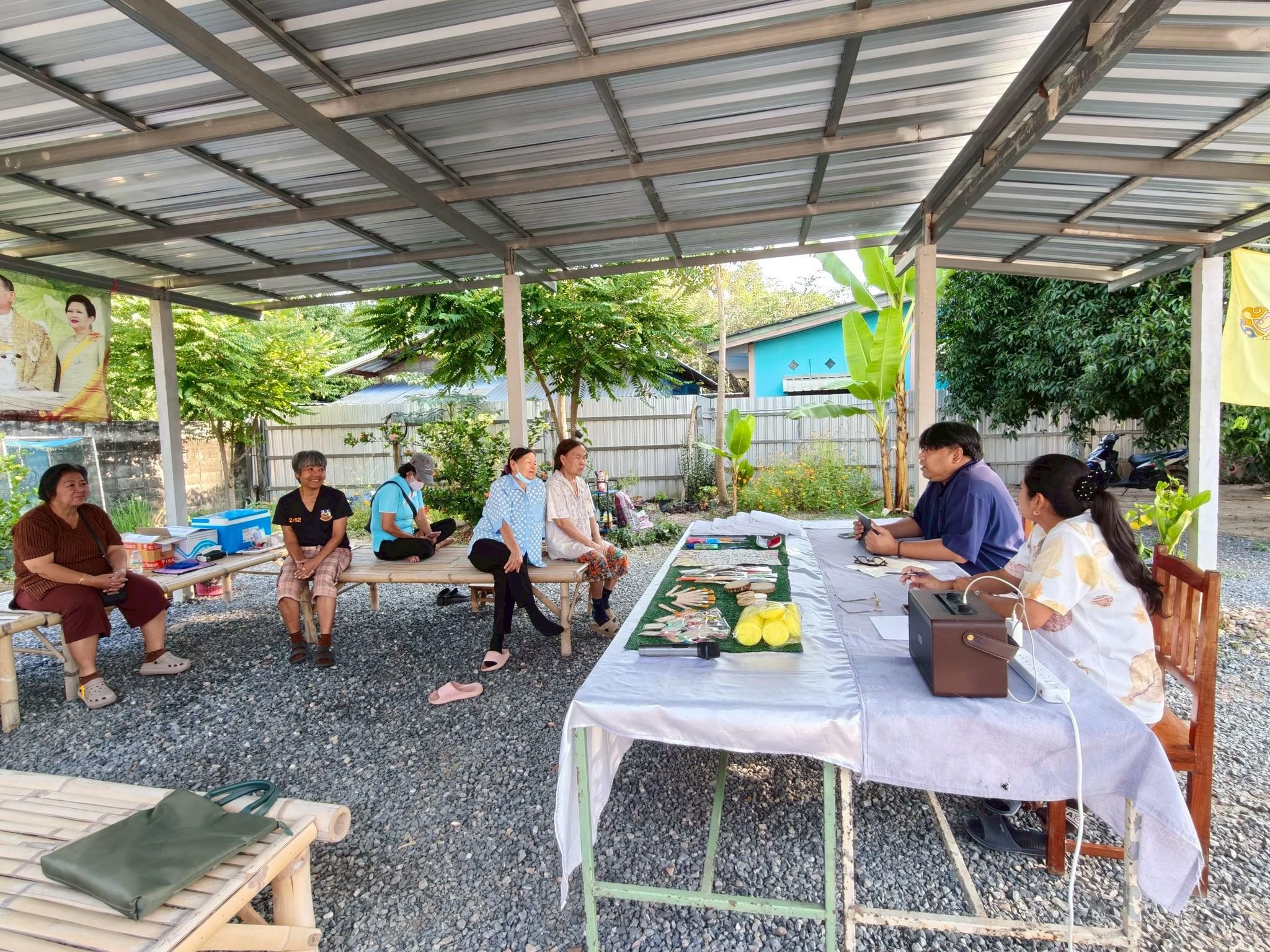 14. อบรมเชิงปฏิบัติการการทำแมกเนทติดตู้เย็นจากผ้ามัดย้อม