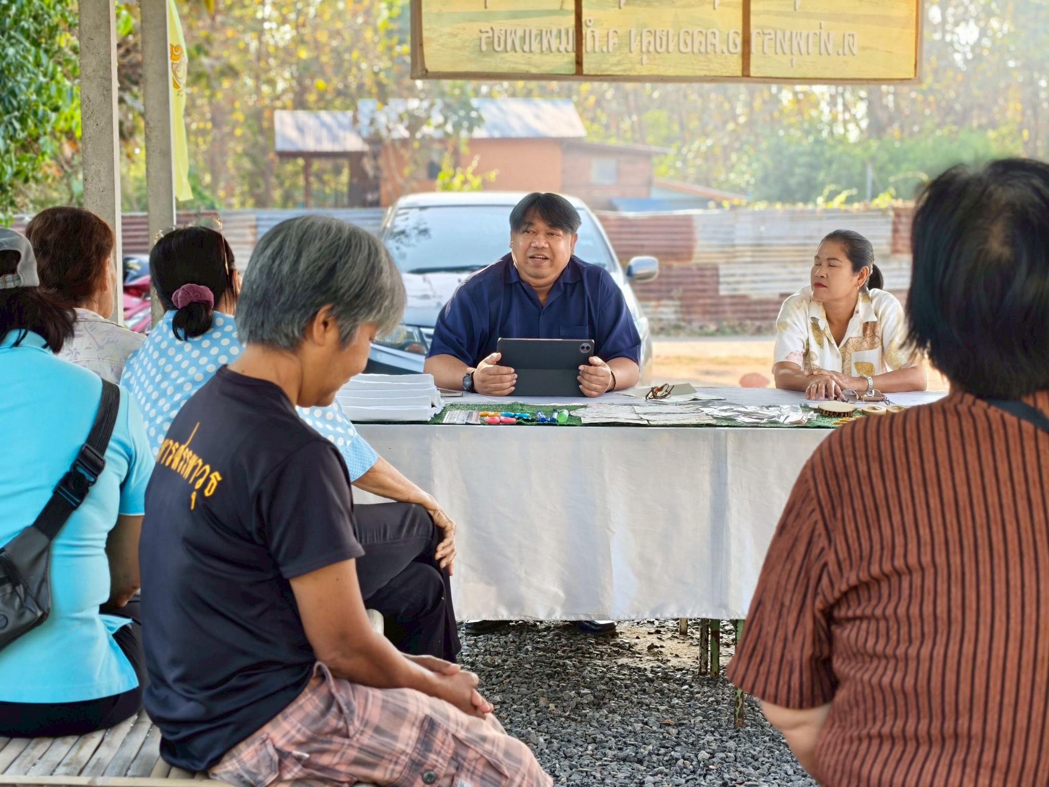 15. อบรมเชิงปฏิบัติการการทำแมกเนทติดตู้เย็นจากผ้ามัดย้อม