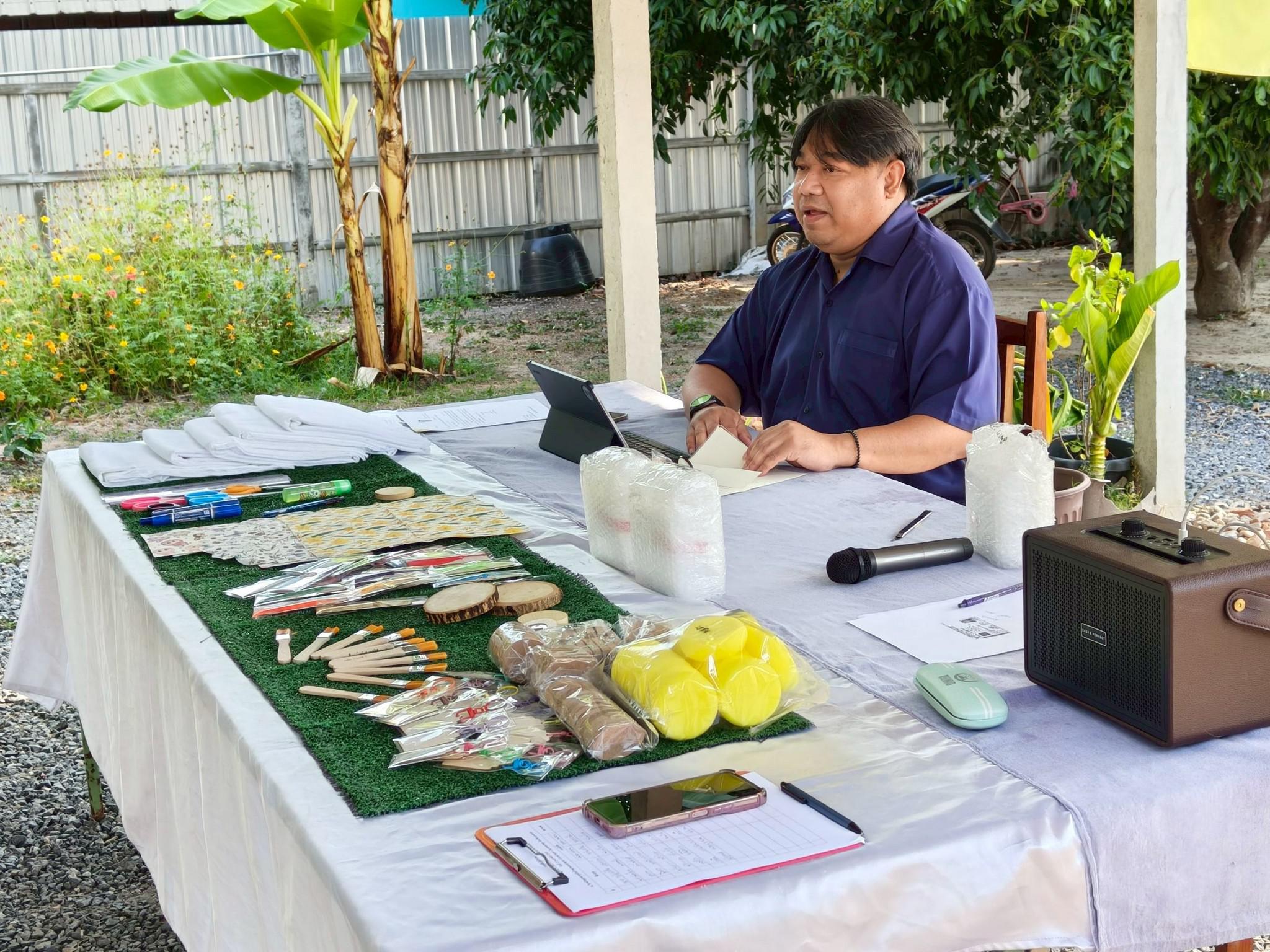 16. อบรมเชิงปฏิบัติการการทำแมกเนทติดตู้เย็นจากผ้ามัดย้อม