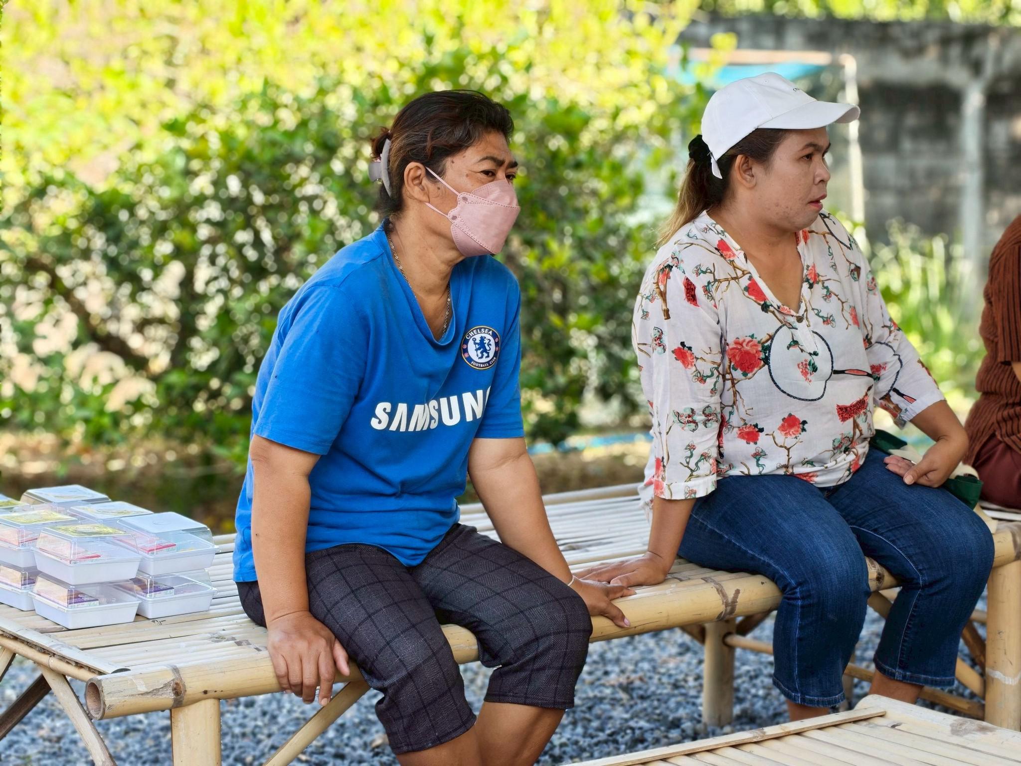 24. อบรมเชิงปฏิบัติการการทำแมกเนทติดตู้เย็นจากผ้ามัดย้อม