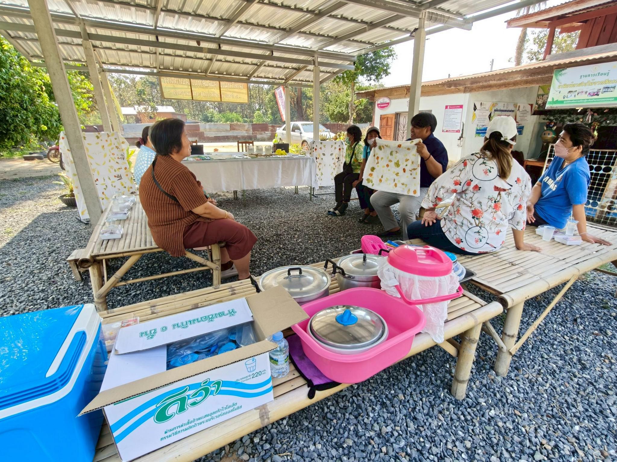 45. อบรมเชิงปฏิบัติการการทำแมกเนทติดตู้เย็นจากผ้ามัดย้อม