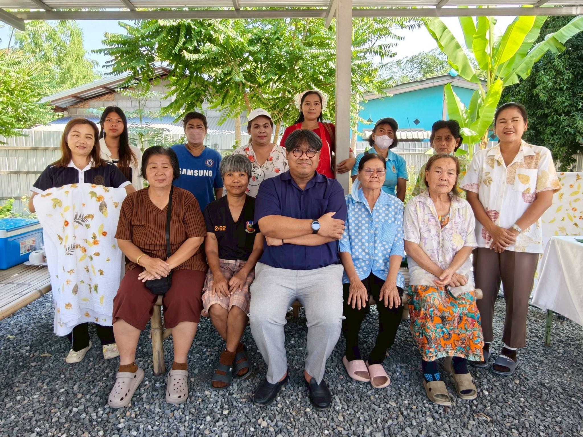 46. อบรมเชิงปฏิบัติการการทำแมกเนทติดตู้เย็นจากผ้ามัดย้อม