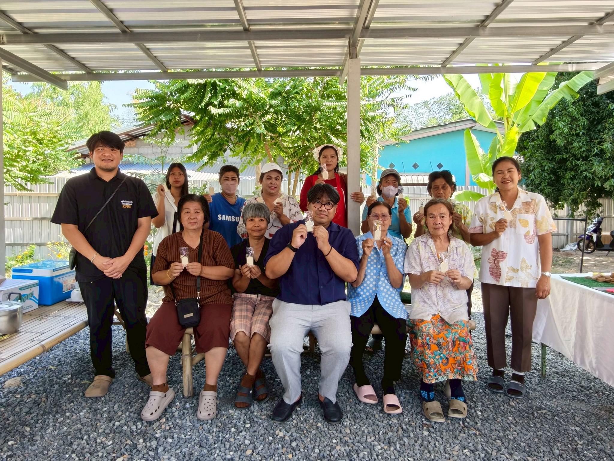 47. อบรมเชิงปฏิบัติการการทำแมกเนทติดตู้เย็นจากผ้ามัดย้อม