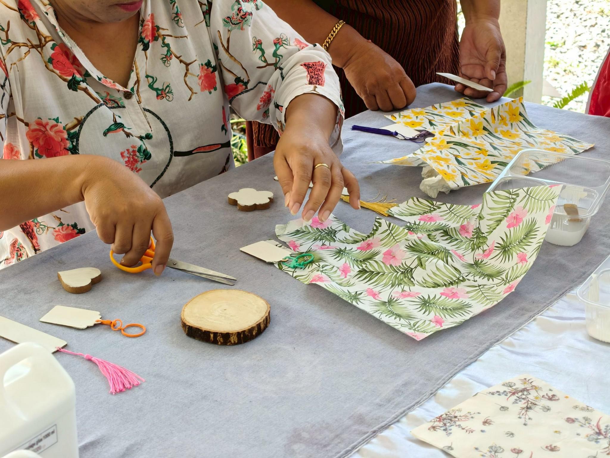 61. อบรมเชิงปฏิบัติการการทำแมกเนทติดตู้เย็นจากผ้ามัดย้อม