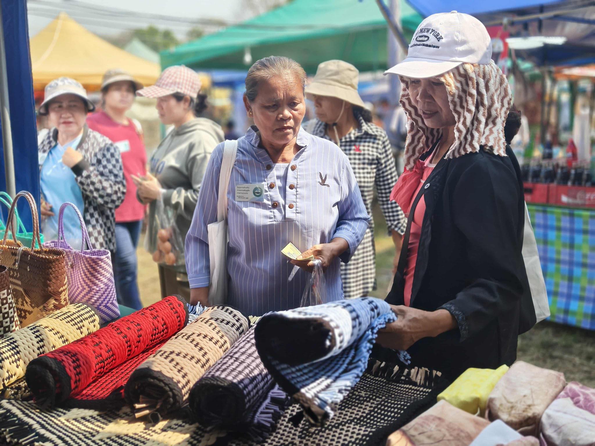 7. นิทรรศการและจำหน่ายสินค้า ภายใต้ตลาดสีเขียว ถนนคนเดิน KPRU Green Ping วันที่ 14–15 ก.พ. 2569