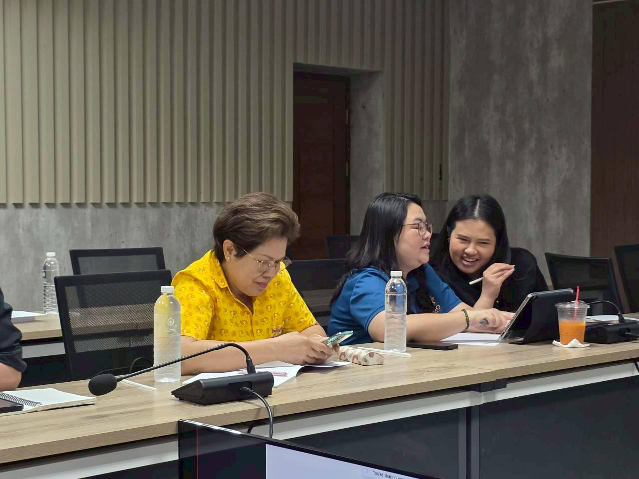 4. ประชุมปรับแบบชุดครุยวิทยฐานะ มรภ.กำแพงเพชร วันที่ 21 เมษายน 2567 ณ ห้องประชุมศิลาแลง ศูนย์การเรียนรู้ตลอดชีวิตและพัฒนามาตรฐานวิชาชีพ (ศุนย์ LPC)