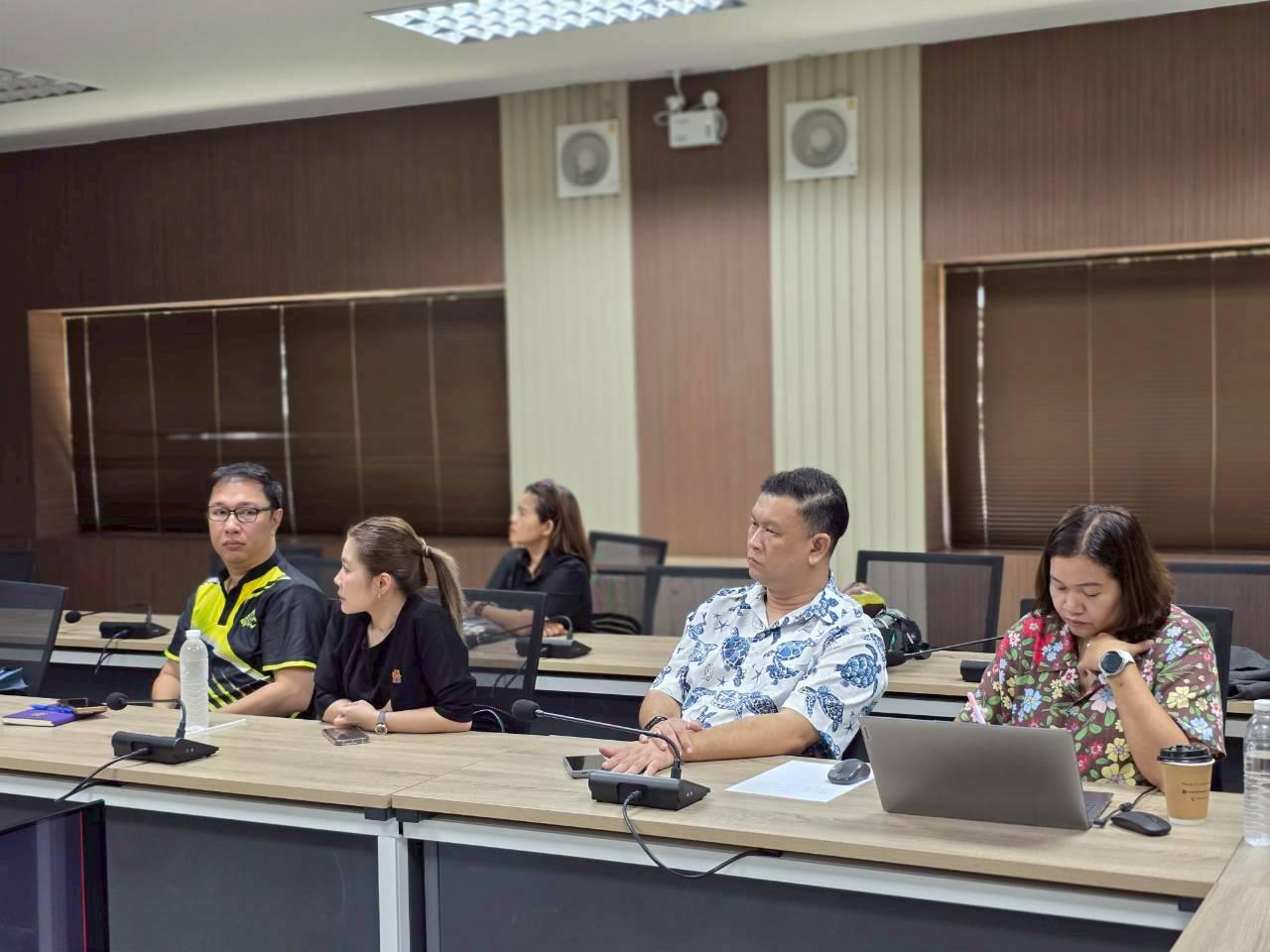 5. ประชุมปรับแบบชุดครุยวิทยฐานะ มรภ.กำแพงเพชร วันที่ 21 เมษายน 2567 ณ ห้องประชุมศิลาแลง ศูนย์การเรียนรู้ตลอดชีวิตและพัฒนามาตรฐานวิชาชีพ (ศุนย์ LPC)