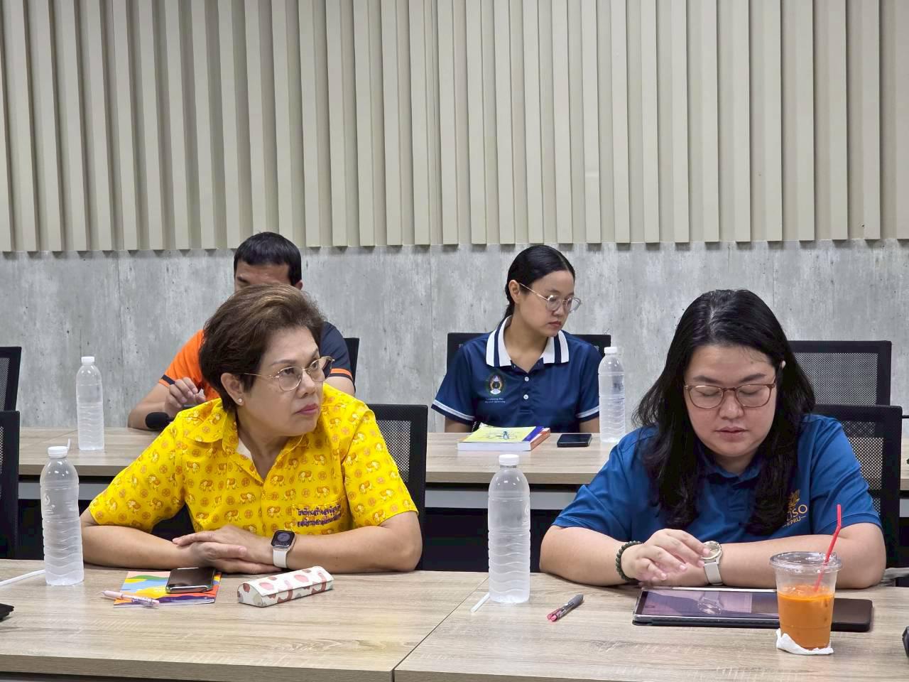 2. ประชุมปรับแบบชุดครุยวิทยฐานะ มรภ.กำแพงเพชร วันที่ 21 เมษายน 2567 ณ ห้องประชุมศิลาแลง ศูนย์การเรียนรู้ตลอดชีวิตและพัฒนามาตรฐานวิชาชีพ (ศุนย์ LPC)