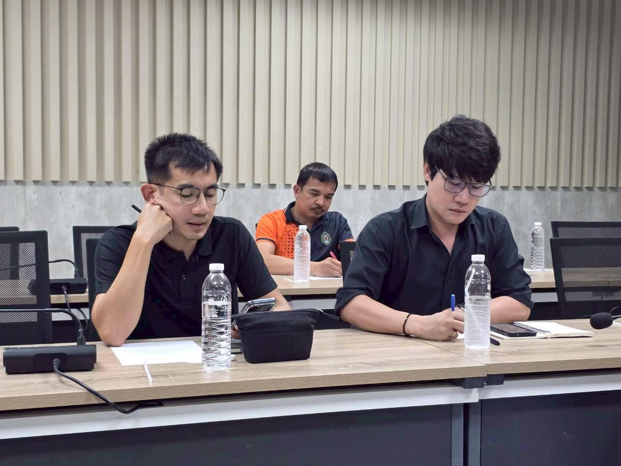 11. ประชุมปรับแบบชุดครุยวิทยฐานะ มรภ.กำแพงเพชร วันที่ 21 เมษายน 2567 ณ ห้องประชุมศิลาแลง ศูนย์การเรียนรู้ตลอดชีวิตและพัฒนามาตรฐานวิชาชีพ (ศุนย์ LPC)