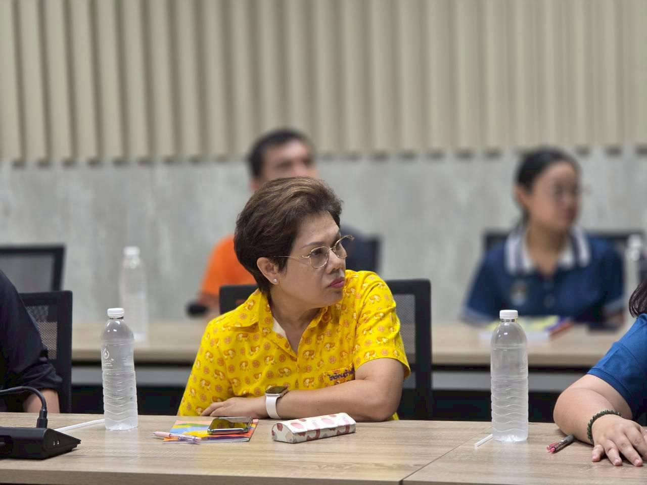 12. ประชุมปรับแบบชุดครุยวิทยฐานะ มรภ.กำแพงเพชร วันที่ 21 เมษายน 2567 ณ ห้องประชุมศิลาแลง ศูนย์การเรียนรู้ตลอดชีวิตและพัฒนามาตรฐานวิชาชีพ (ศุนย์ LPC)