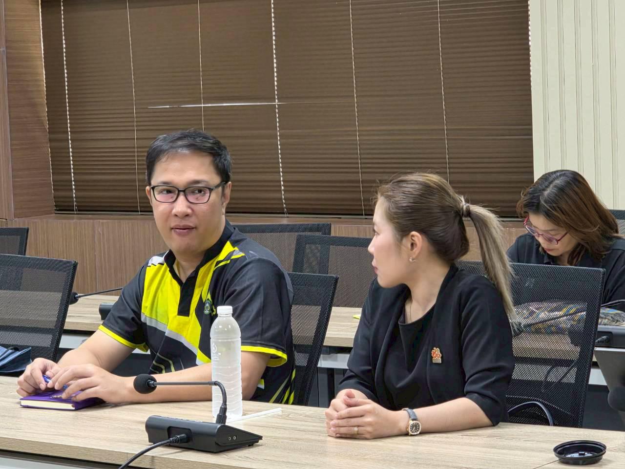 15. ประชุมปรับแบบชุดครุยวิทยฐานะ มรภ.กำแพงเพชร วันที่ 21 เมษายน 2567 ณ ห้องประชุมศิลาแลง ศูนย์การเรียนรู้ตลอดชีวิตและพัฒนามาตรฐานวิชาชีพ (ศุนย์ LPC)