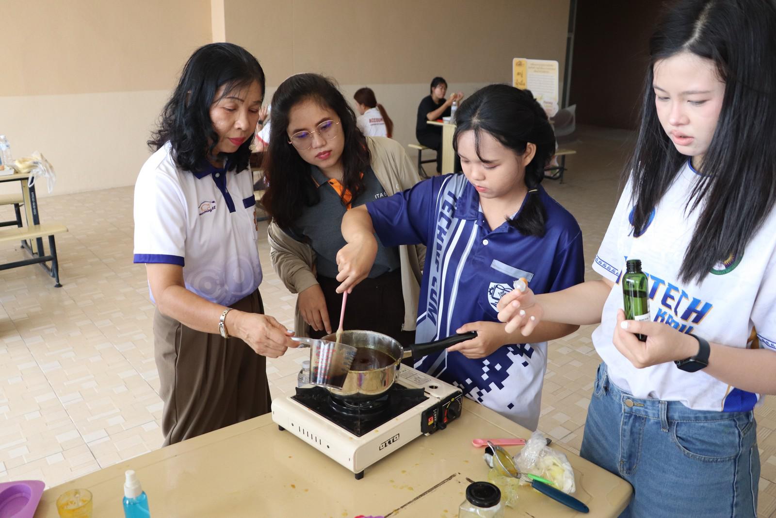 52. กิจกรรม ส่งเสริมอาชีพที่ 2 “KPRU2Career” : อาชีพทำสบู่น้ำผึ้งมะนาว วันที่ 17 กรกฎาคม 2569